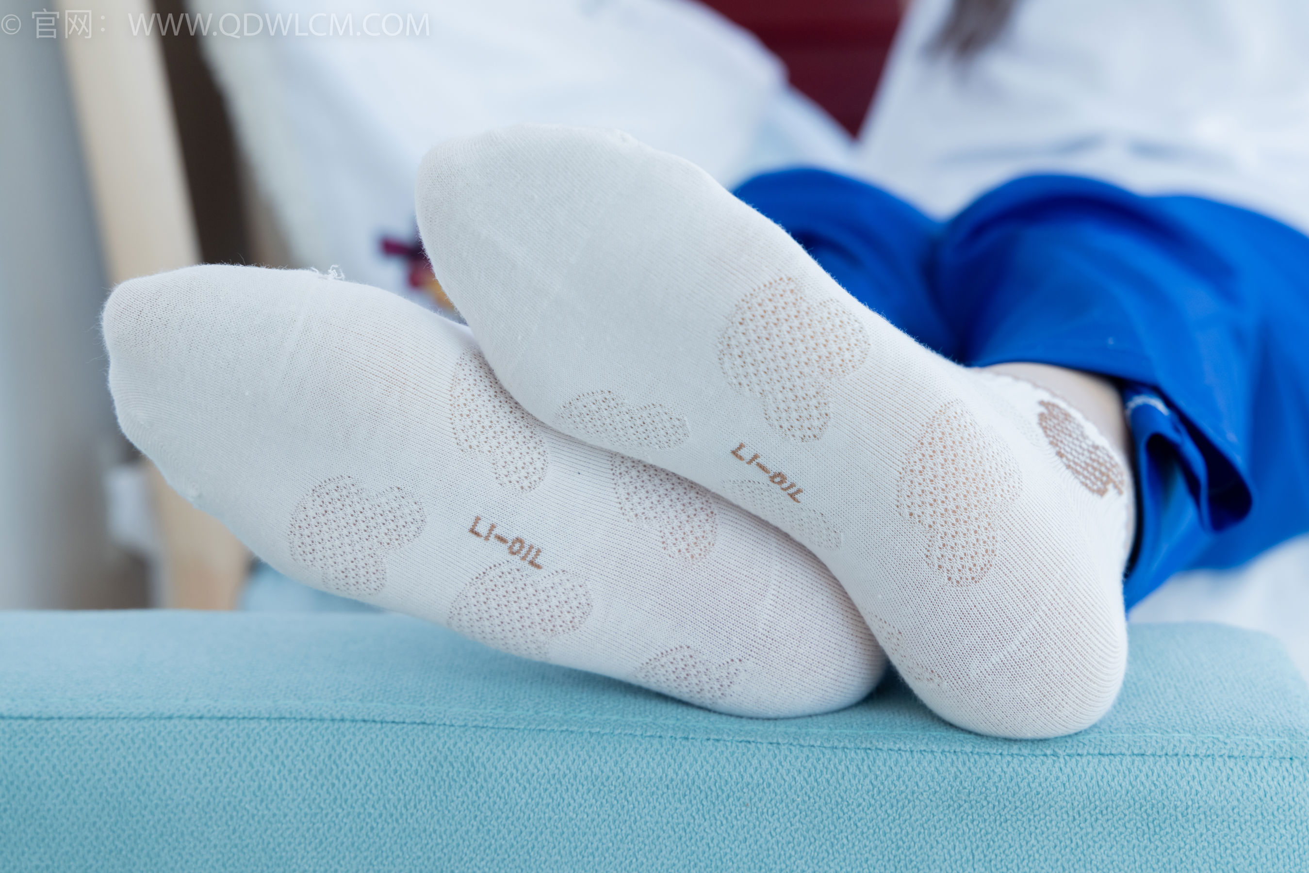 物恋传媒 No.2406 橙橙 - 帆布鞋、白棉袜、薄肉丝、校服裤里丝/(170P)