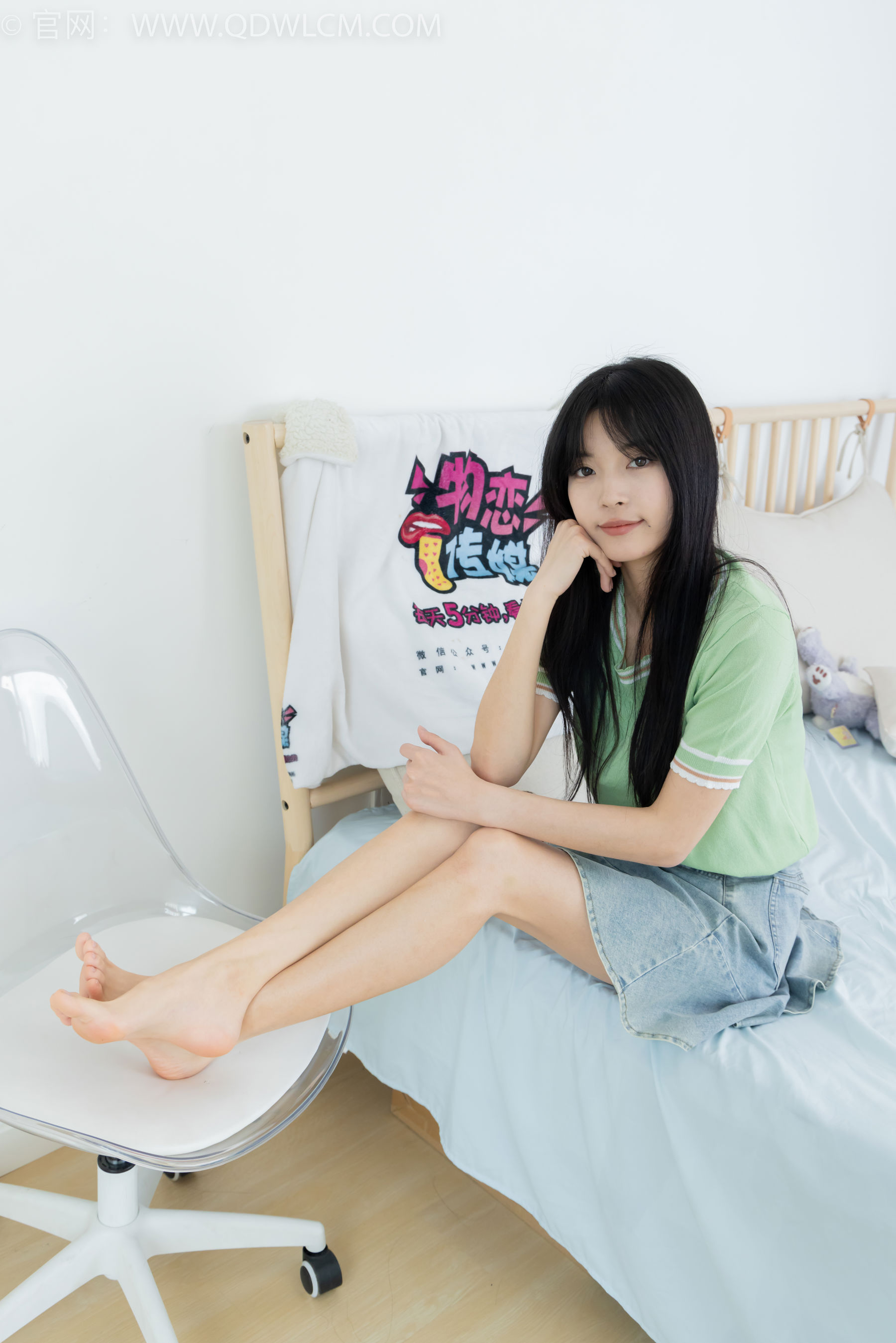 物恋传媒 No.2402 茯苓 - 板鞋、白棉袜、裸足/(190P)