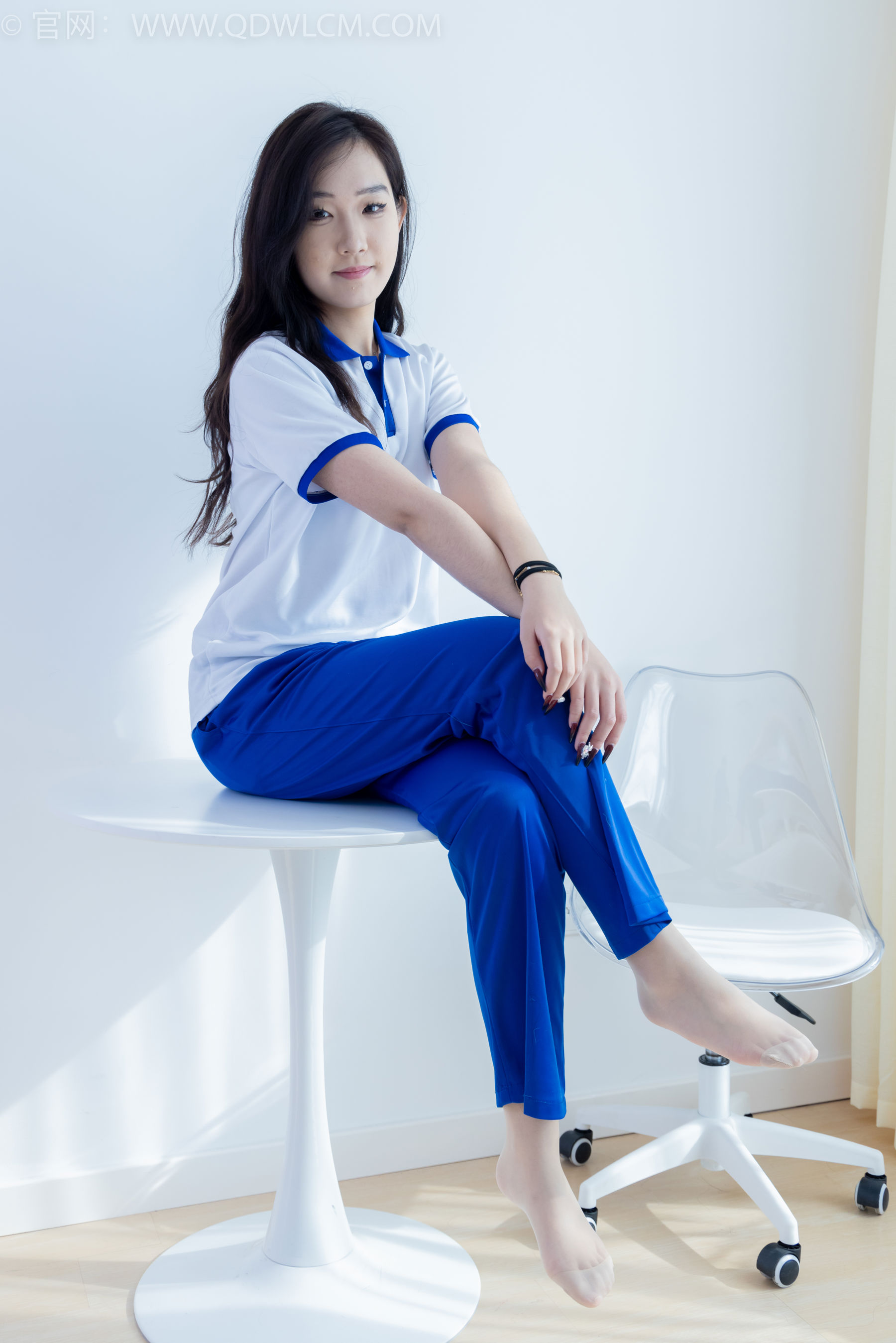 物恋传媒 No.2406 橙橙 - 帆布鞋、白棉袜、薄肉丝、校服裤里丝/(170P)