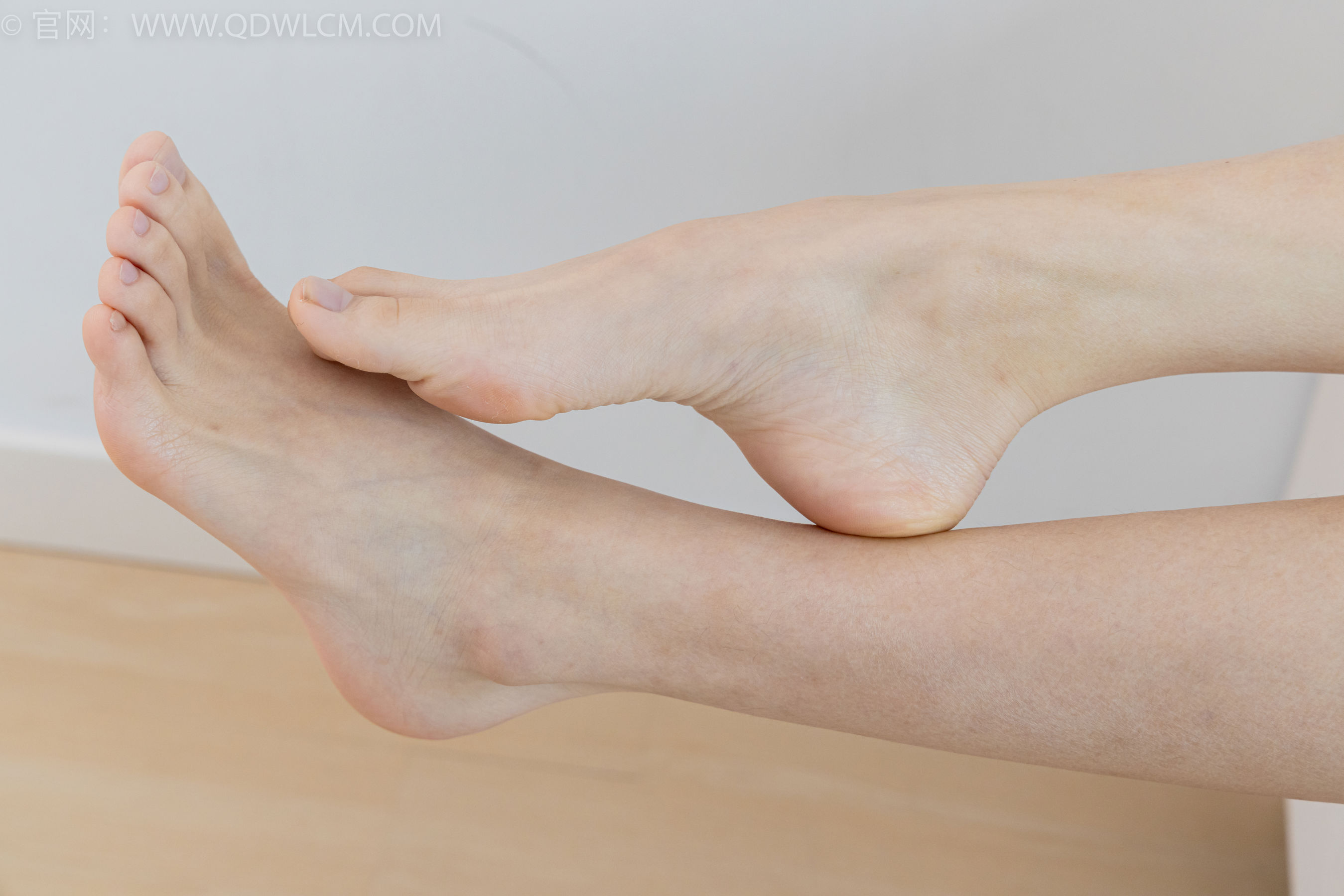 物恋传媒 No.2402 茯苓 - 板鞋、白棉袜、裸足/(190P)