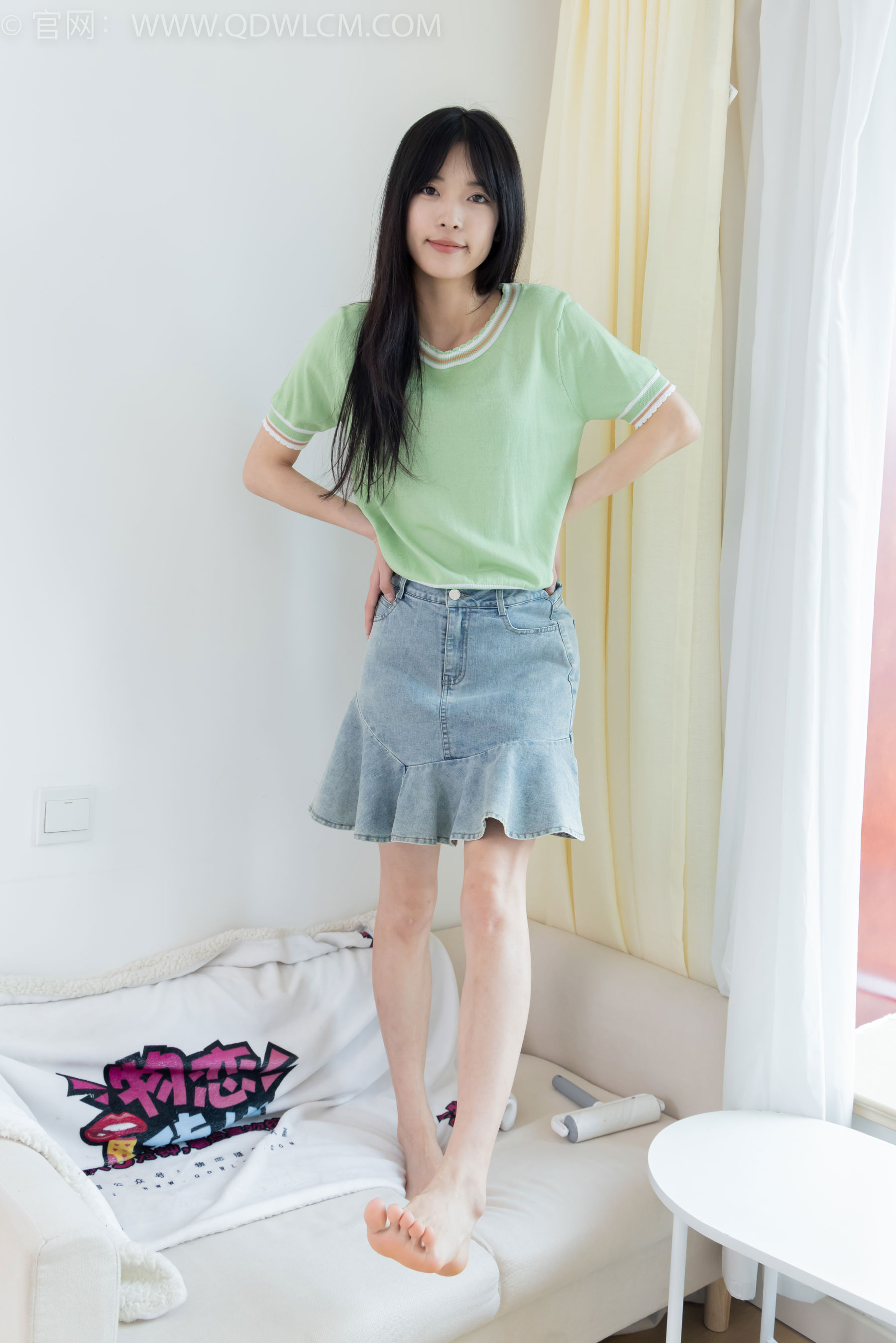 物恋传媒 No.2402 茯苓 - 板鞋、白棉袜、裸足/(190P)