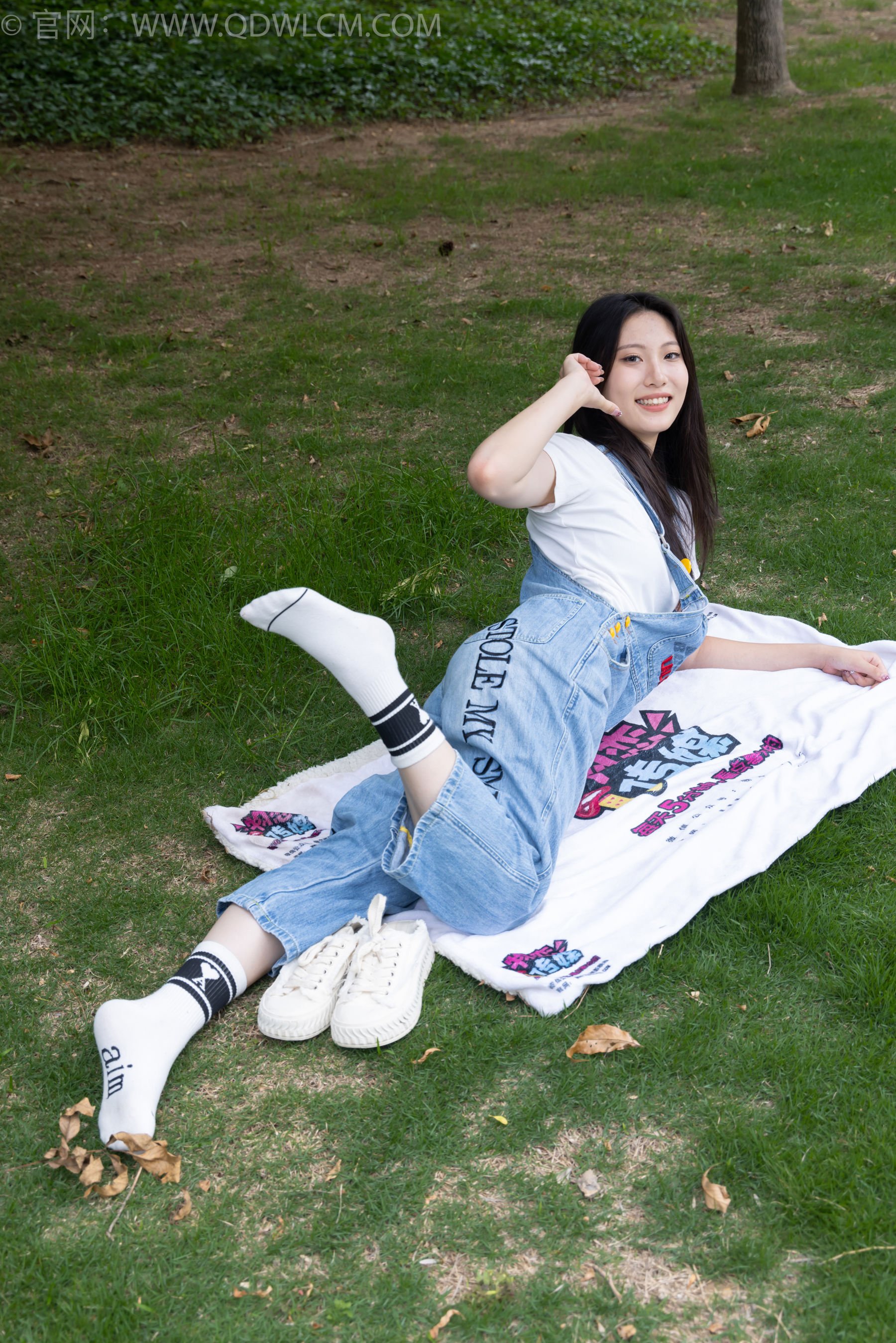 物恋传媒 No.2407 奶糖 - 帆布鞋、自然穿脏白棉袜、裸足/(160P)