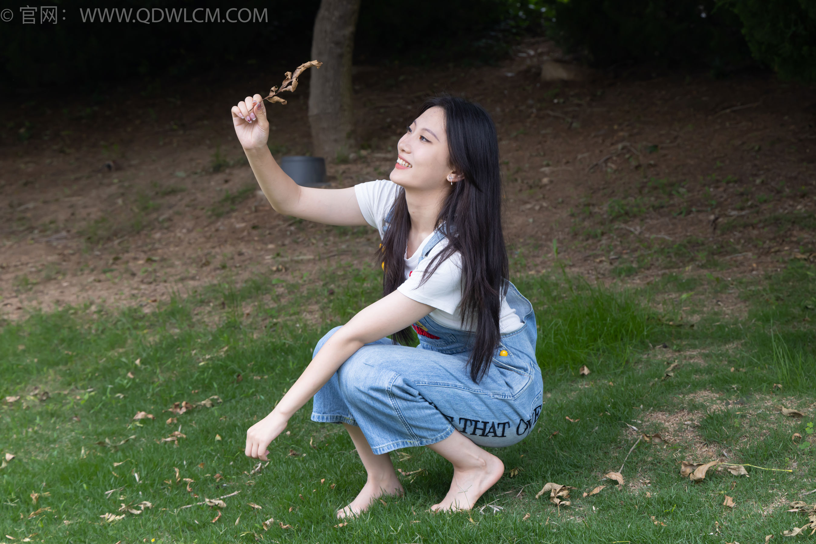 物恋传媒 No.2407 奶糖 - 帆布鞋、自然穿脏白棉袜、裸足/(160P)