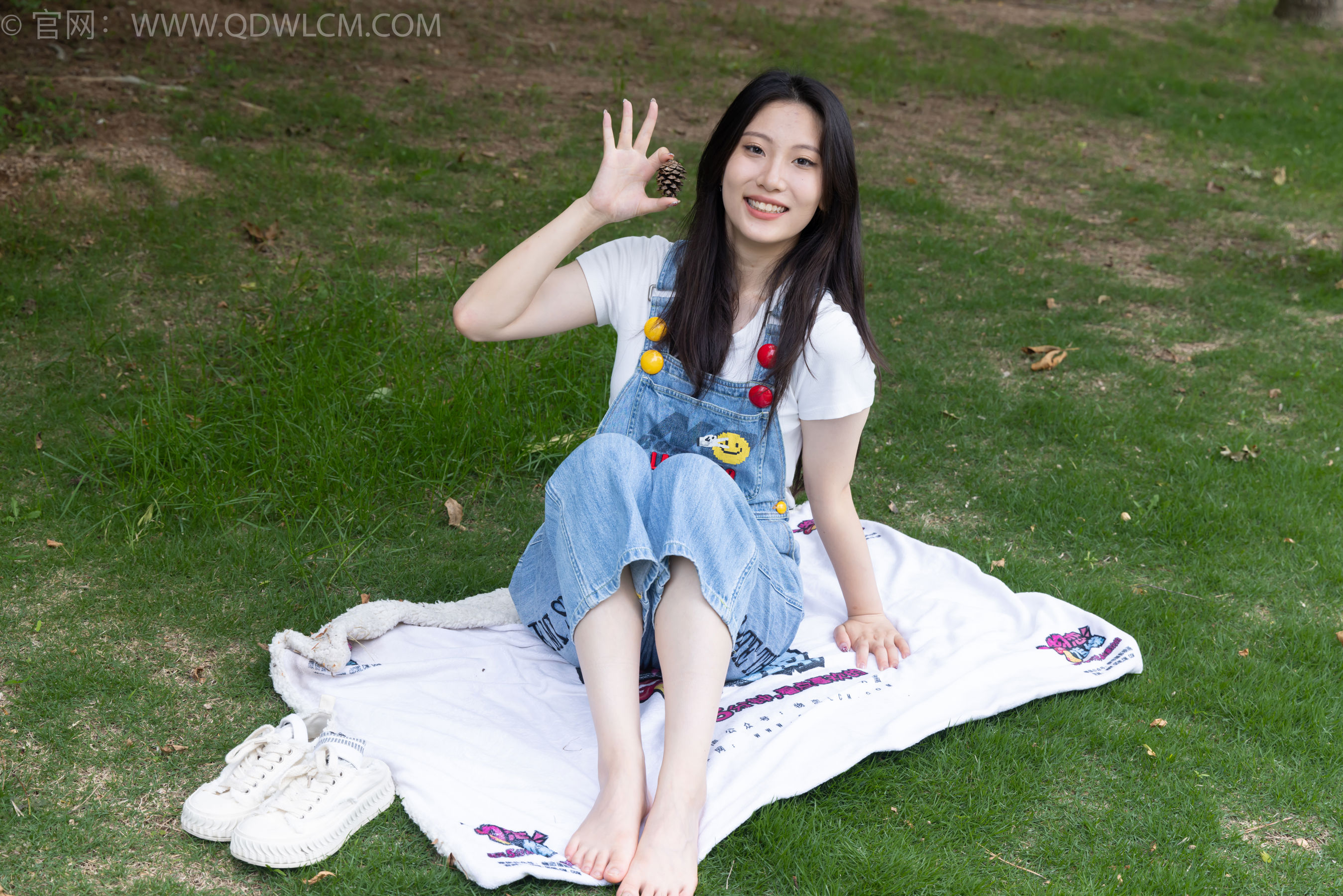 物恋传媒 No.2407 奶糖 - 帆布鞋、自然穿脏白棉袜、裸足/(160P)