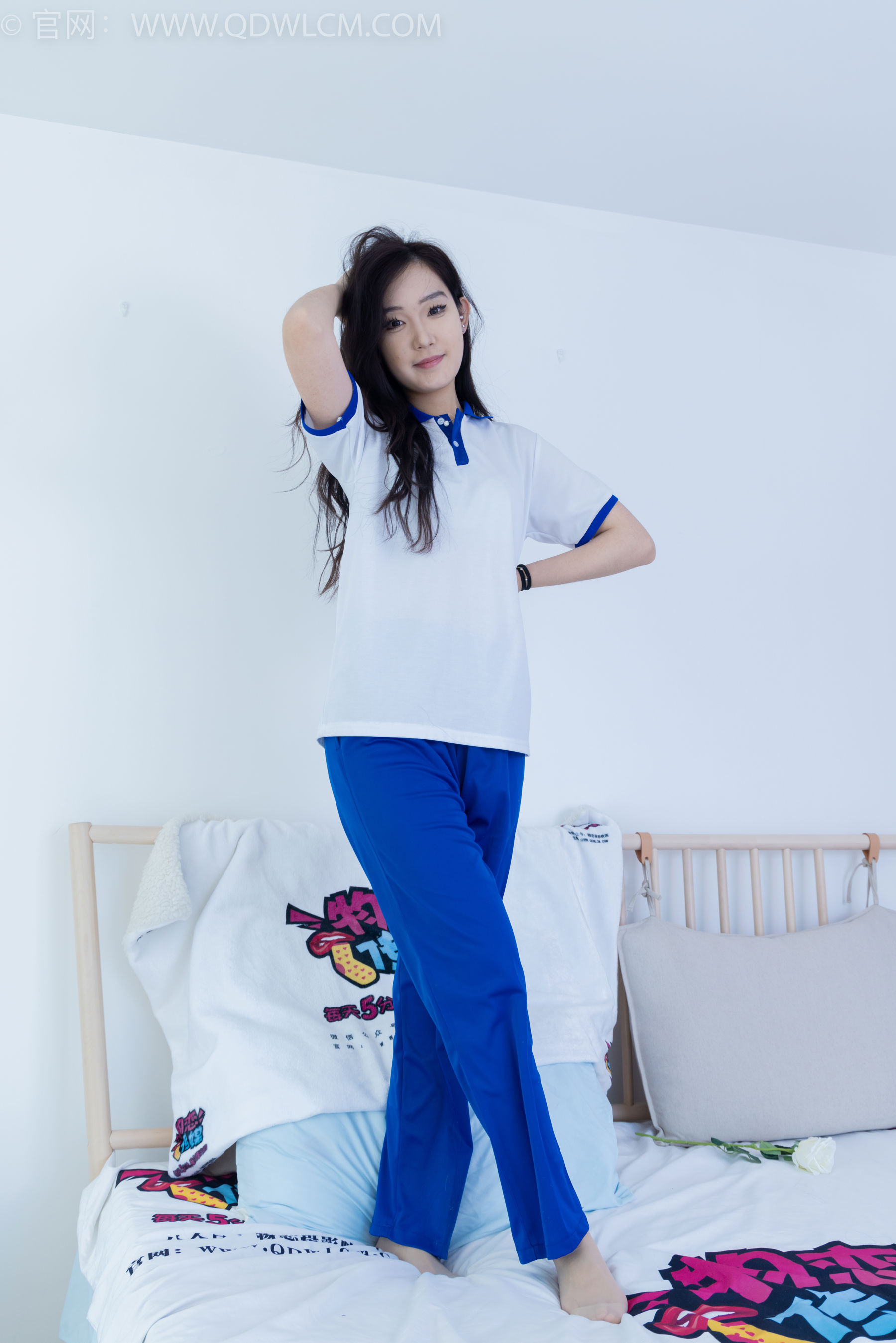 物恋传媒 No.2406 橙橙 - 帆布鞋、白棉袜、薄肉丝、校服裤里丝/(170P)