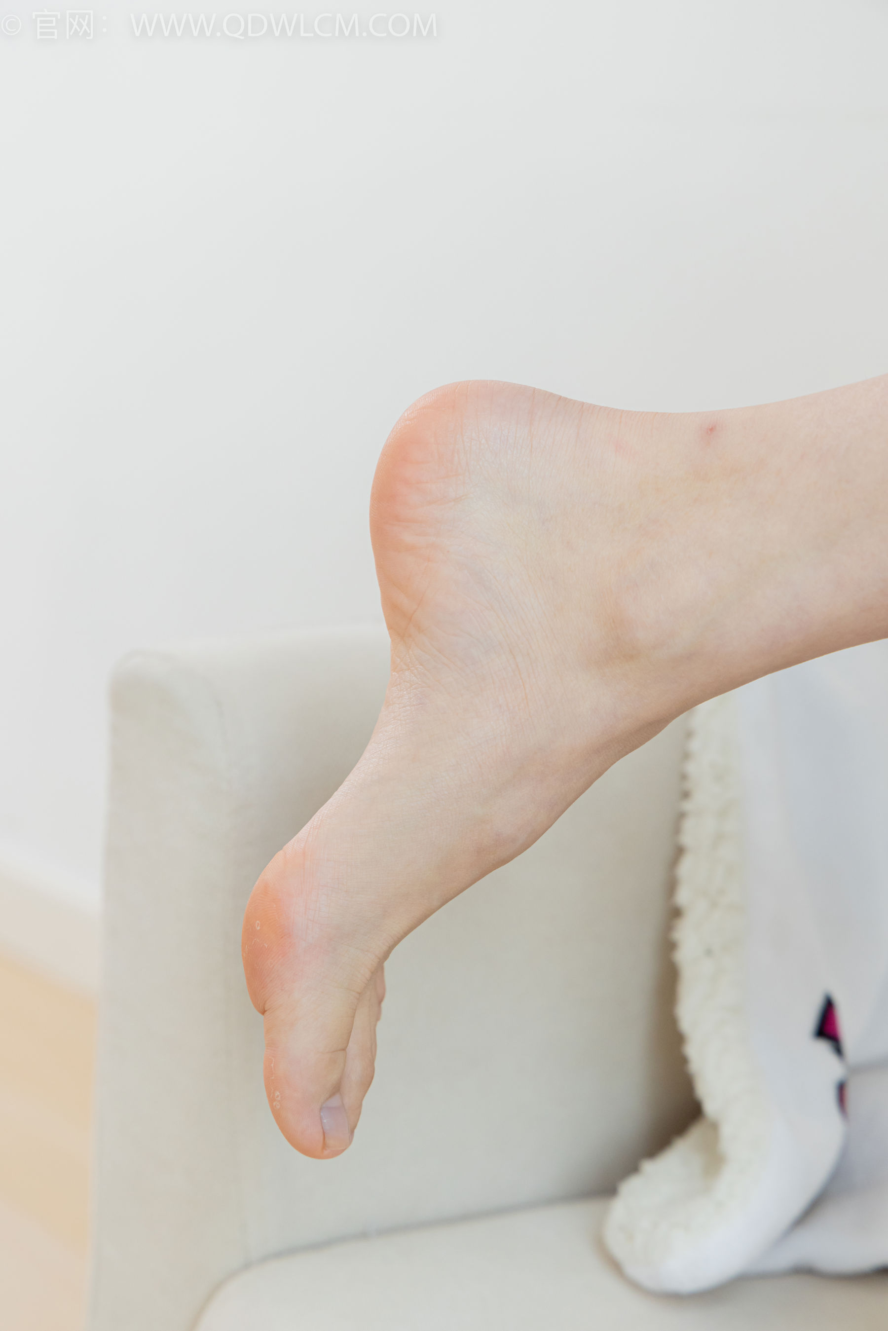 物恋传媒 No.2402 茯苓 - 板鞋、白棉袜、裸足/(190P)