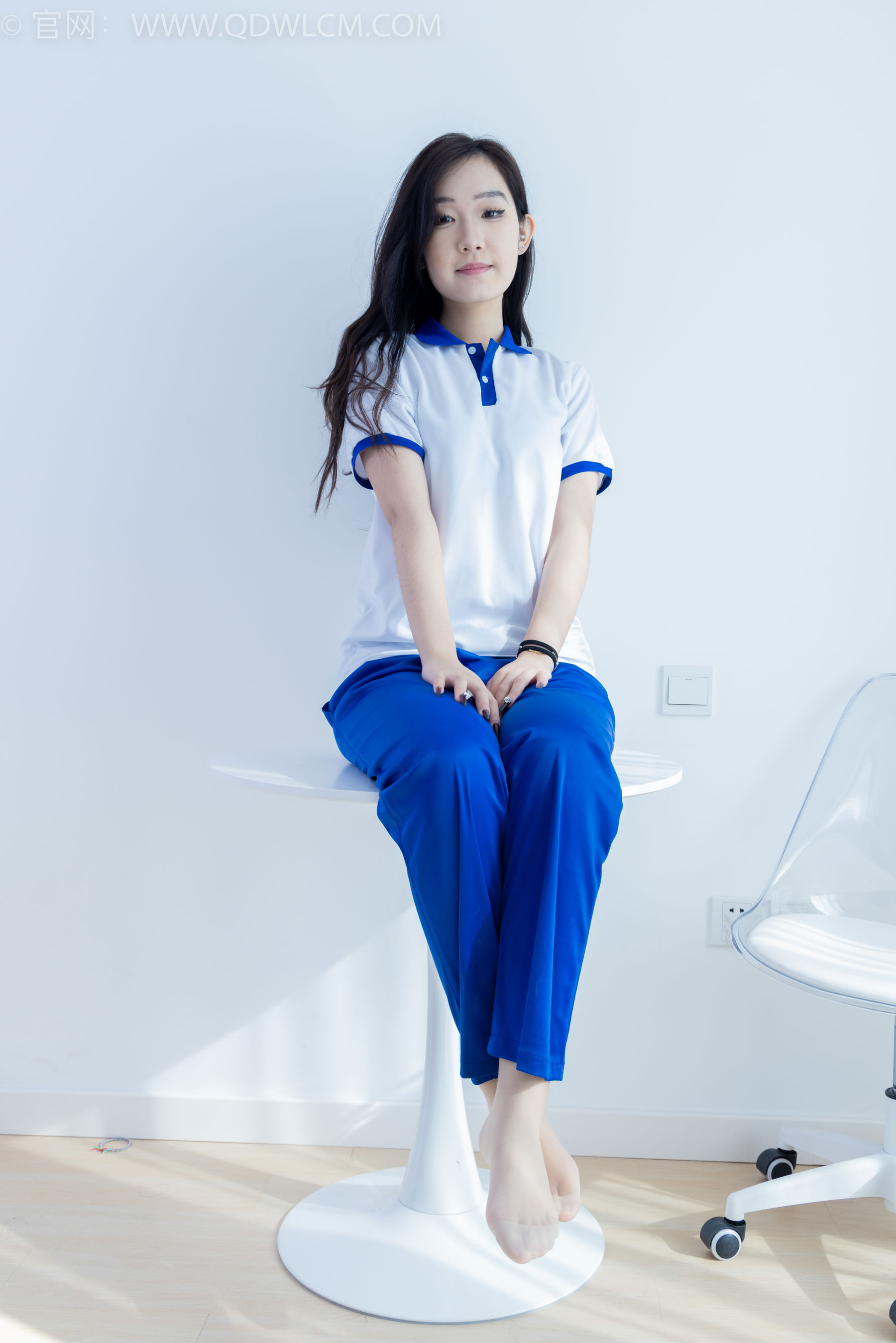 物恋传媒 No.2406 橙橙 - 帆布鞋、白棉袜、薄肉丝、校服裤里丝/(170P)