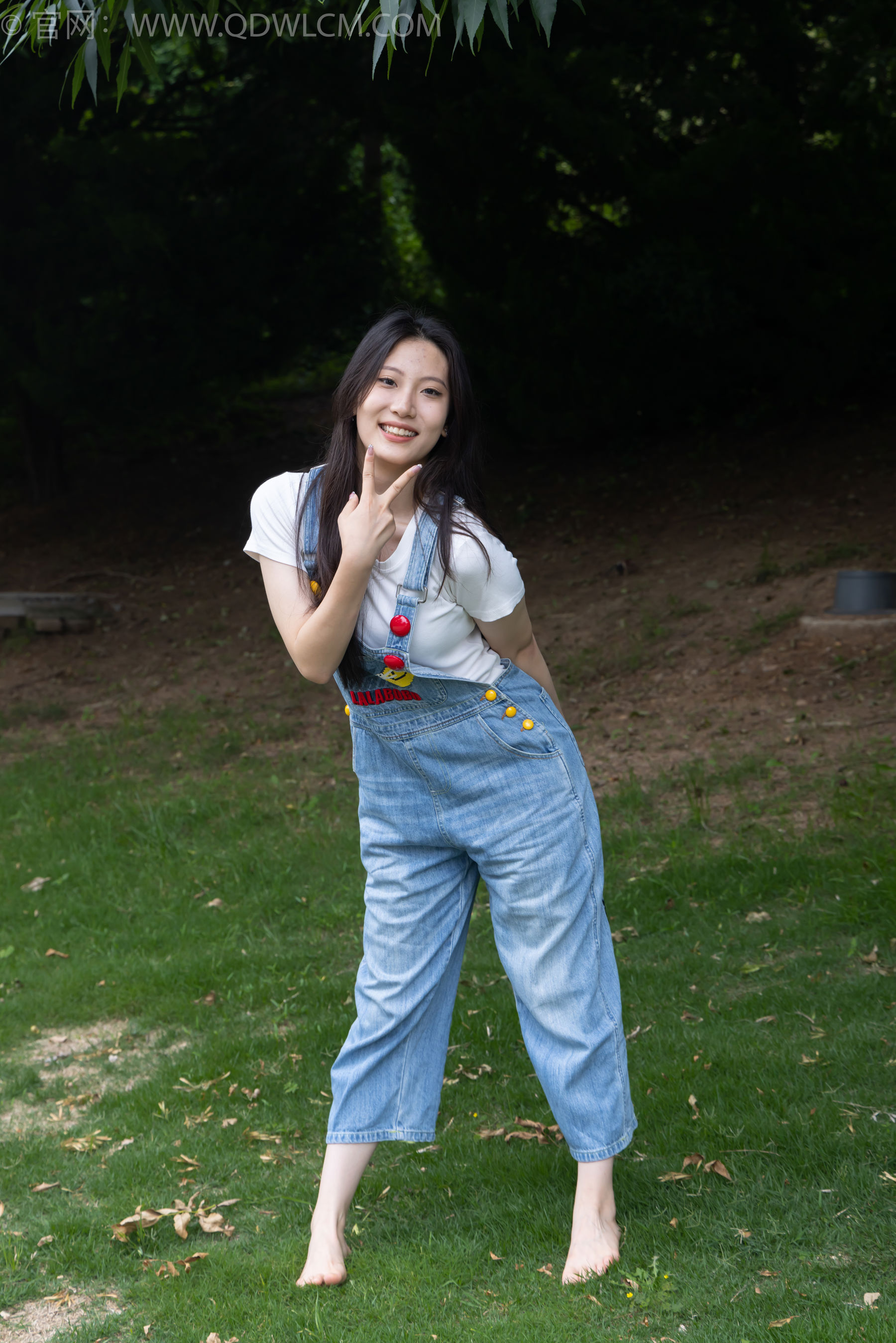 物恋传媒 No.2407 奶糖 - 帆布鞋、自然穿脏白棉袜、裸足/(160P)