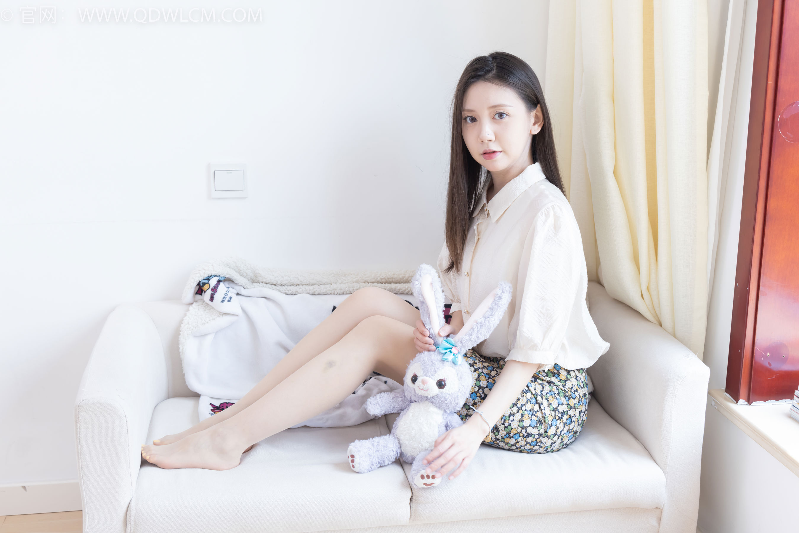 物恋传媒 No.2409 小曦 - 三双高跟鞋、薄肉丝、裸足/(155P)