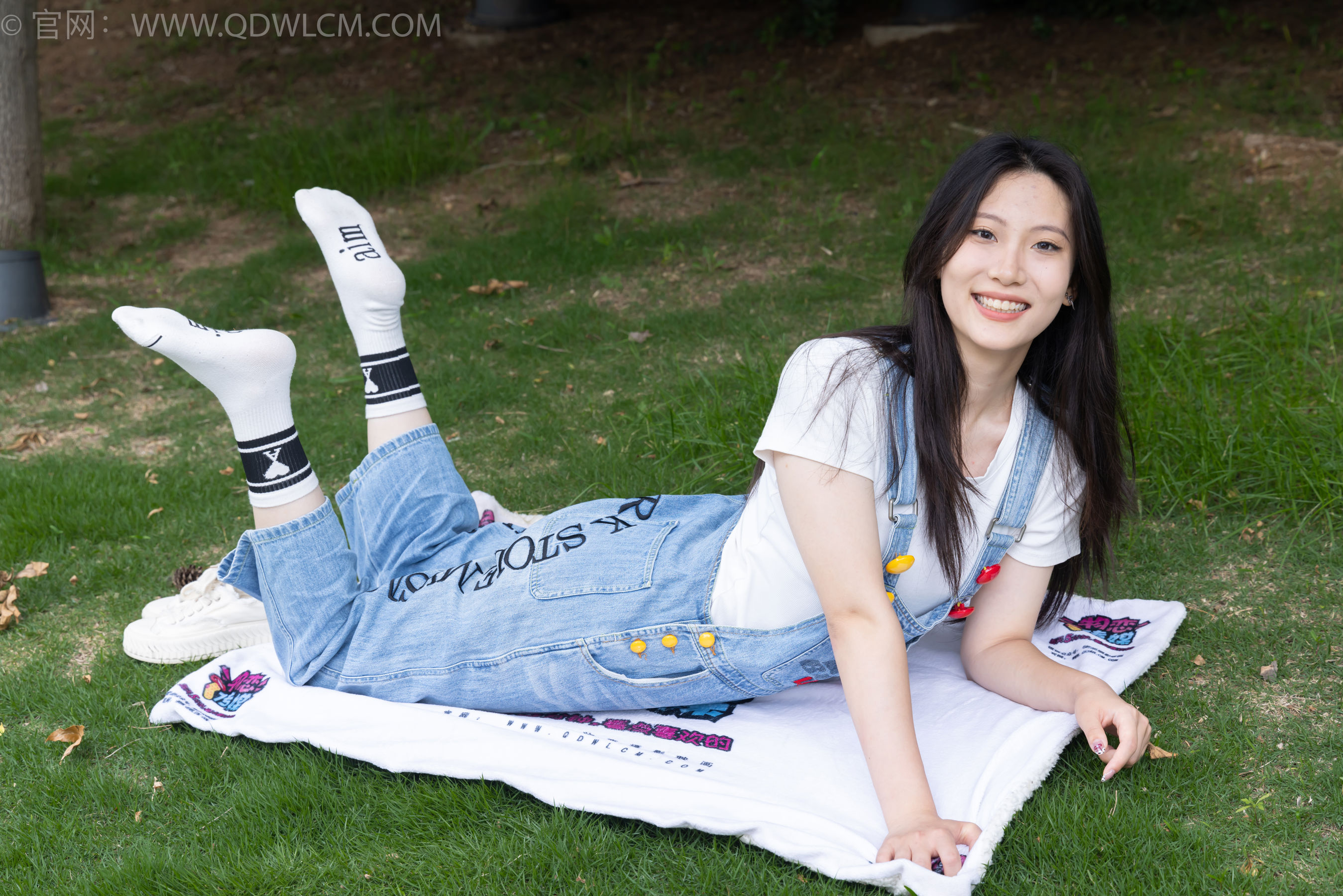 物恋传媒 No.2407 奶糖 - 帆布鞋、自然穿脏白棉袜、裸足/(160P)