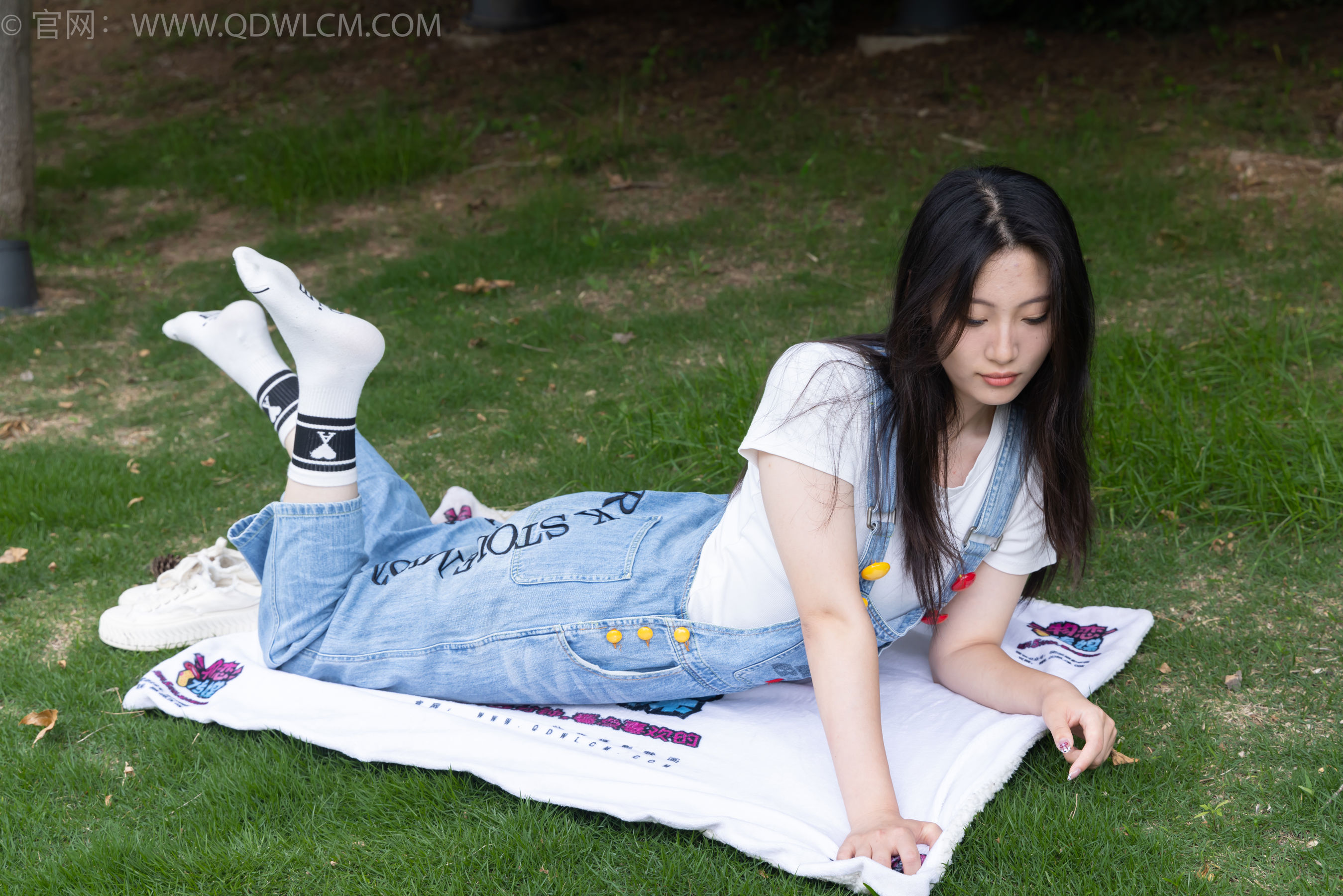 物恋传媒 No.2407 奶糖 - 帆布鞋、自然穿脏白棉袜、裸足/(160P)