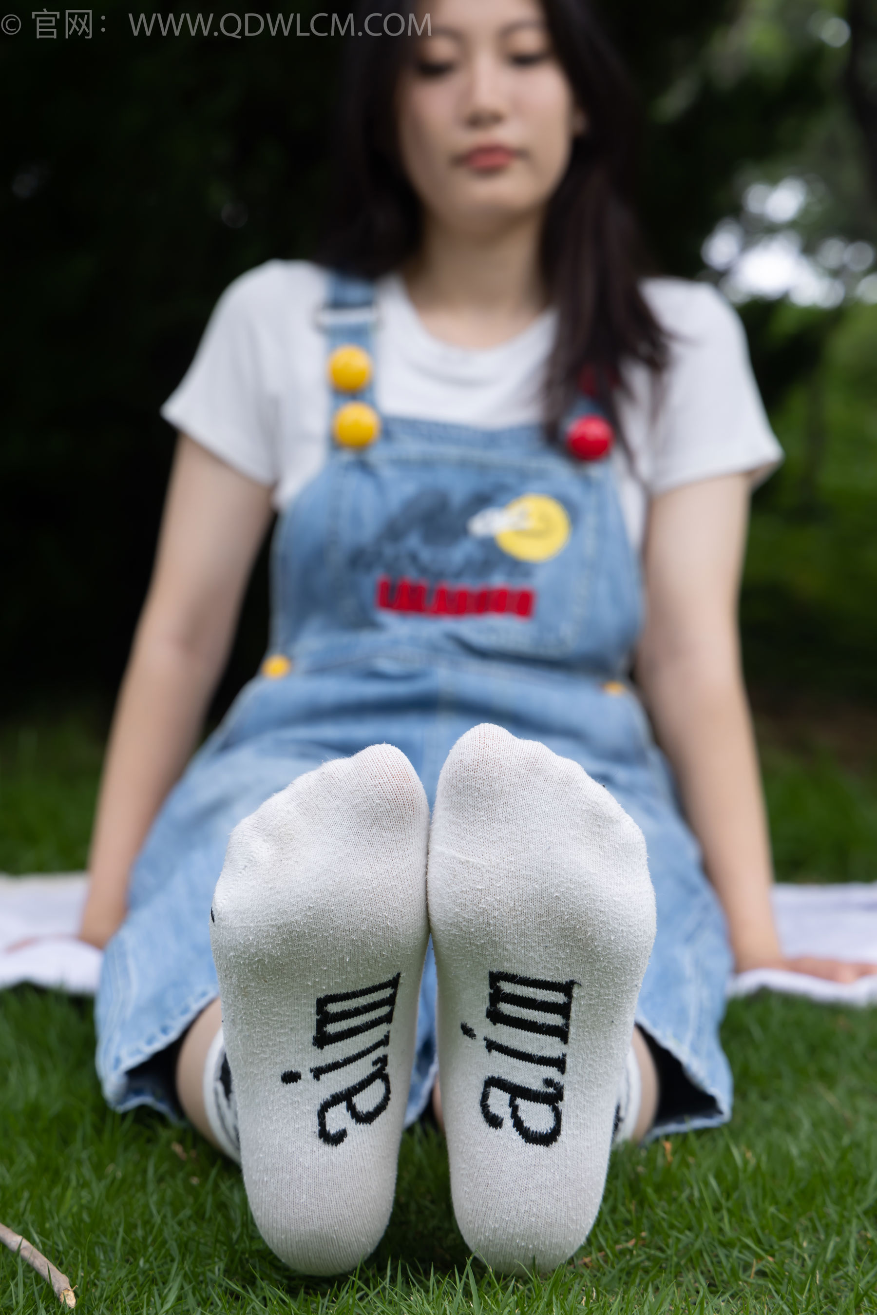 物恋传媒 No.2407 奶糖 - 帆布鞋、自然穿脏白棉袜、裸足/(160P)