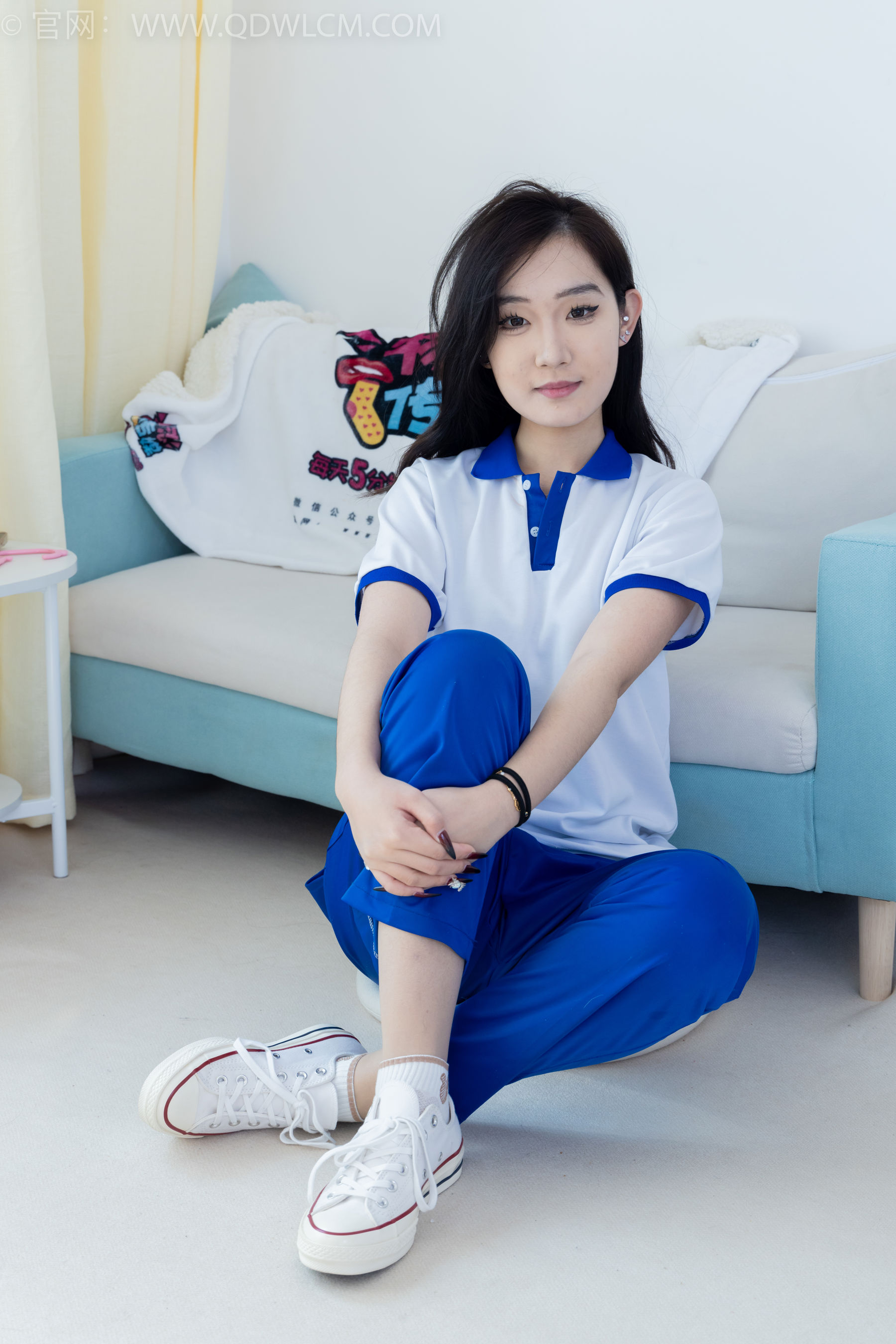 物恋传媒 No.2406 橙橙 - 帆布鞋、白棉袜、薄肉丝、校服裤里丝/(170P)