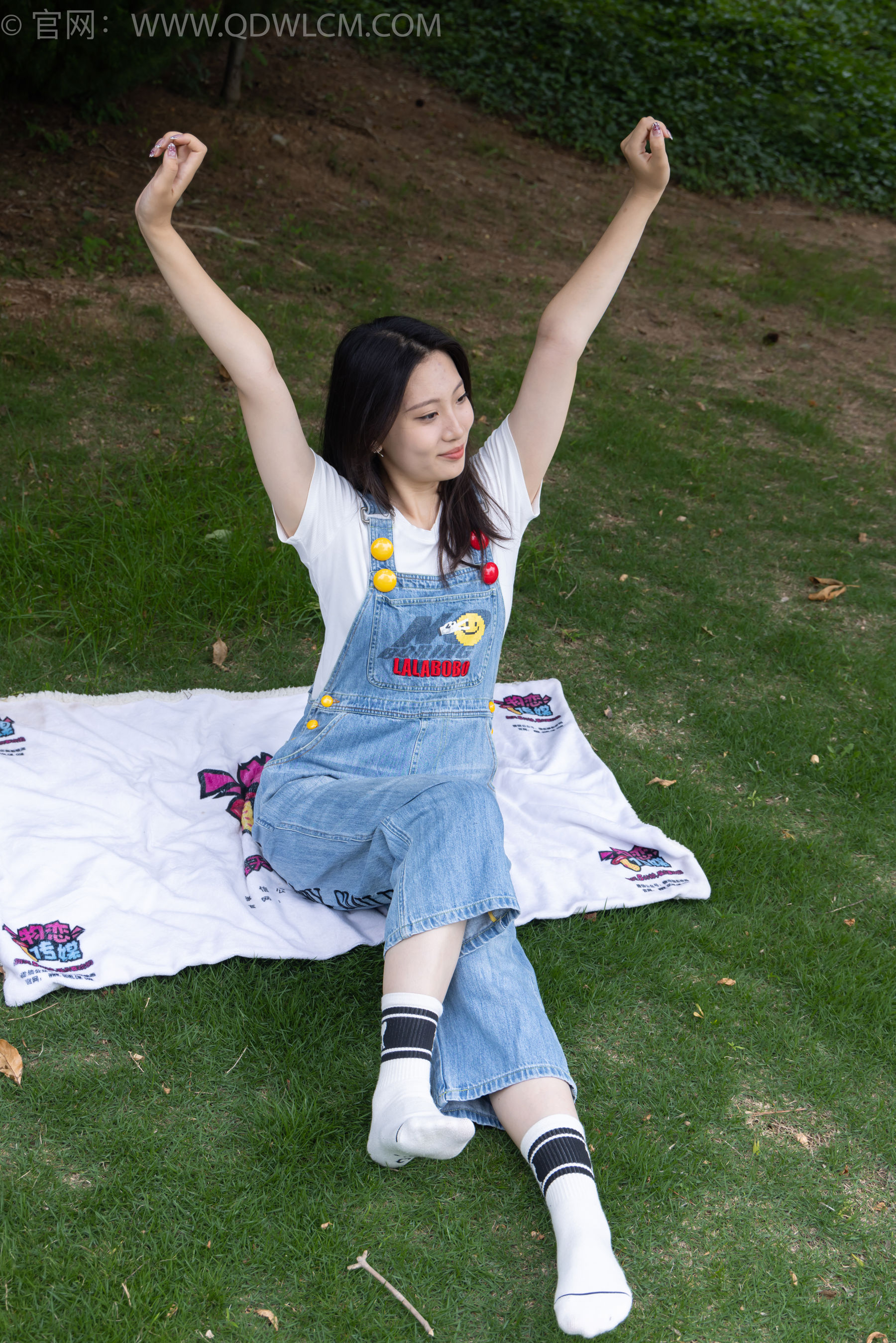 物恋传媒 No.2407 奶糖 - 帆布鞋、自然穿脏白棉袜、裸足/(160P)