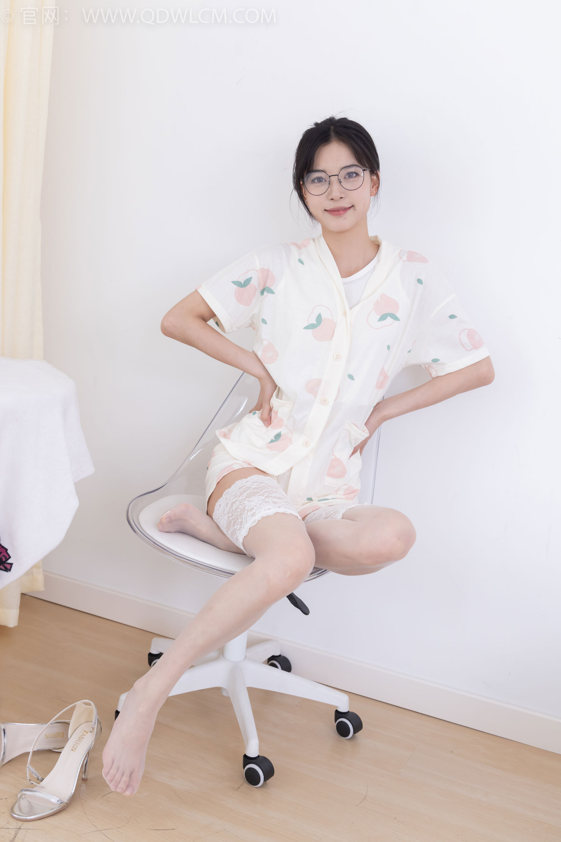 物恋传媒 No.2408 茯苓 - 高跟凉鞋、薄白丝/(160P)