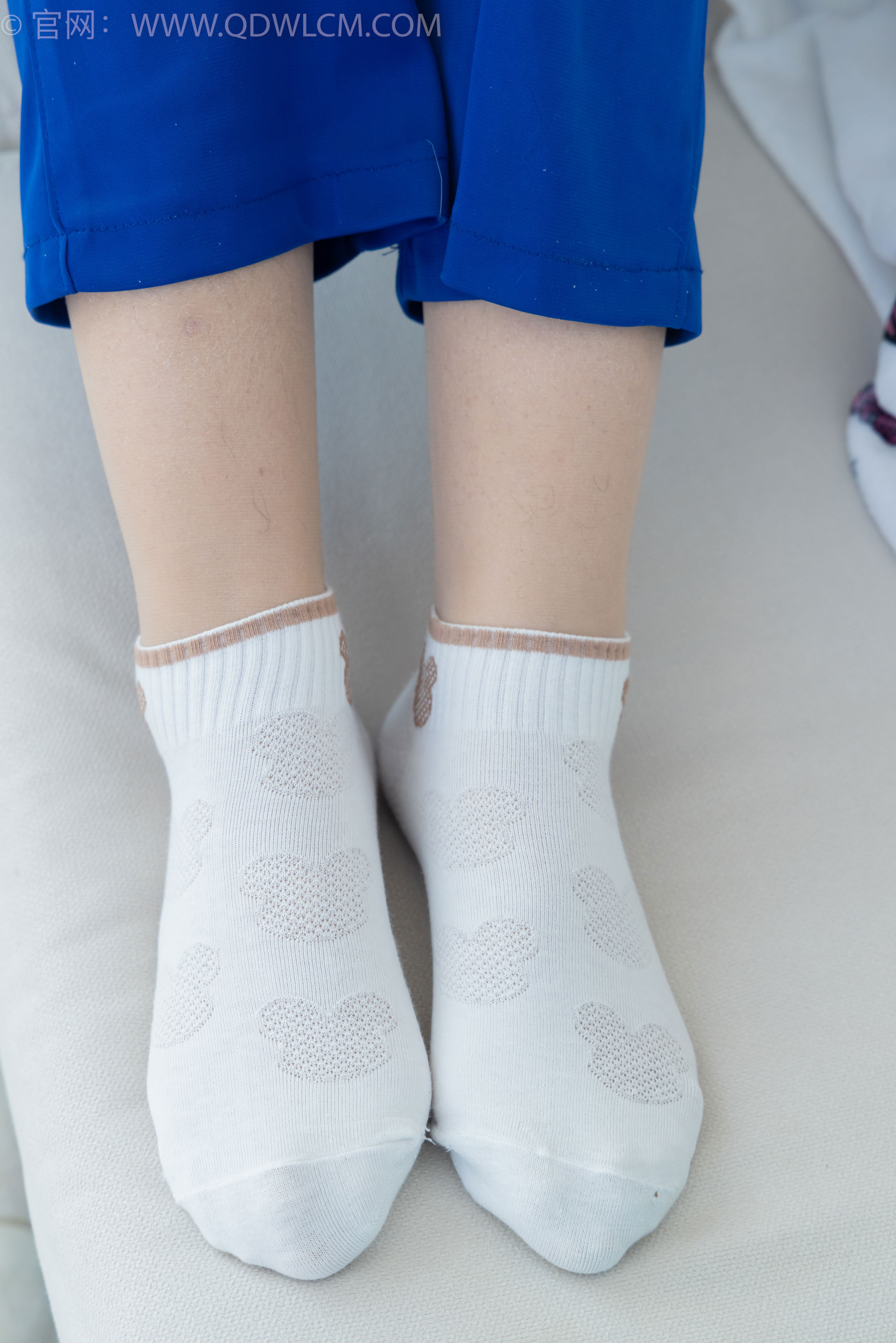 物恋传媒 No.2406 橙橙 - 帆布鞋、白棉袜、薄肉丝、校服裤里丝/(170P)