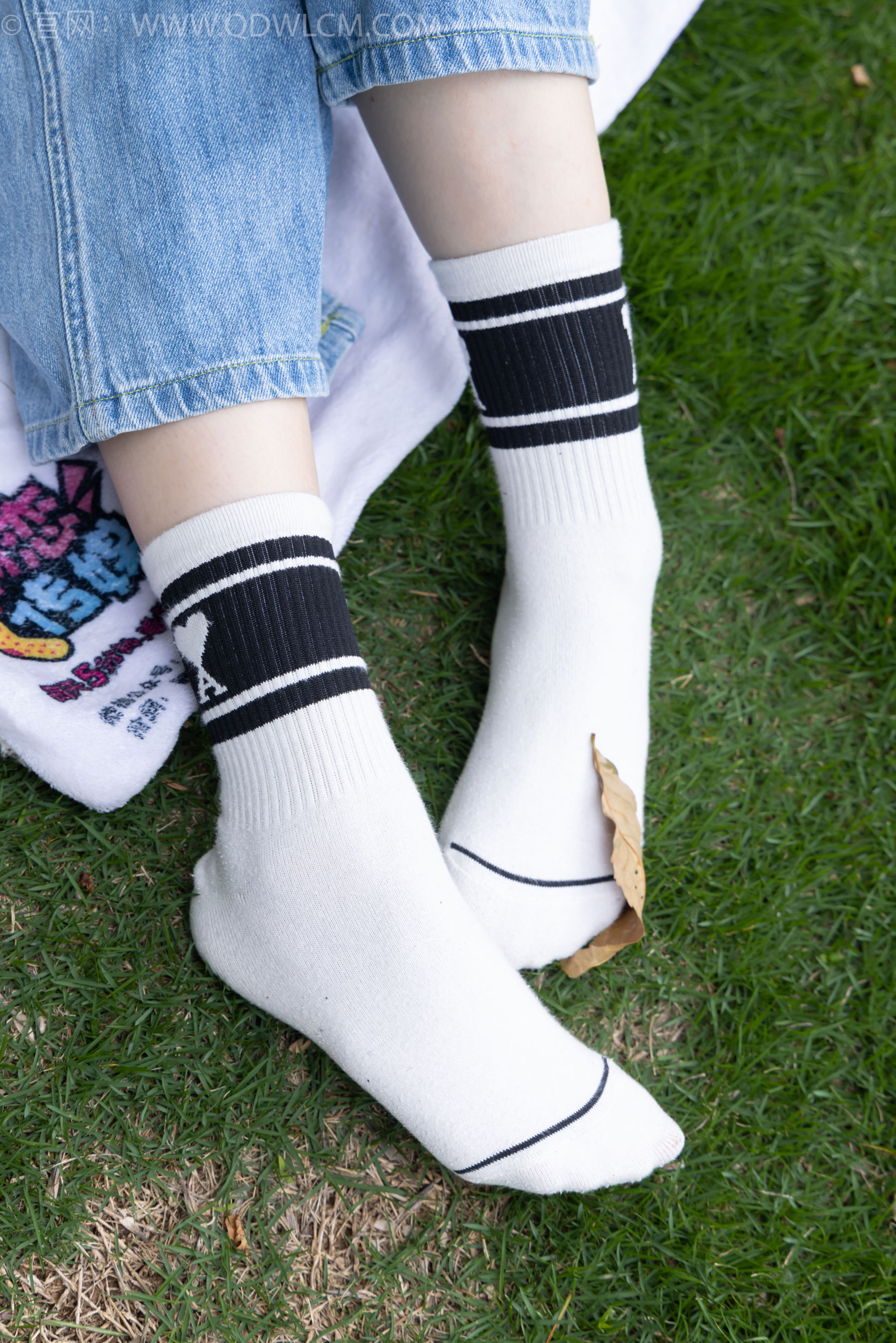 物恋传媒 No.2407 奶糖 - 帆布鞋、自然穿脏白棉袜、裸足/(160P)