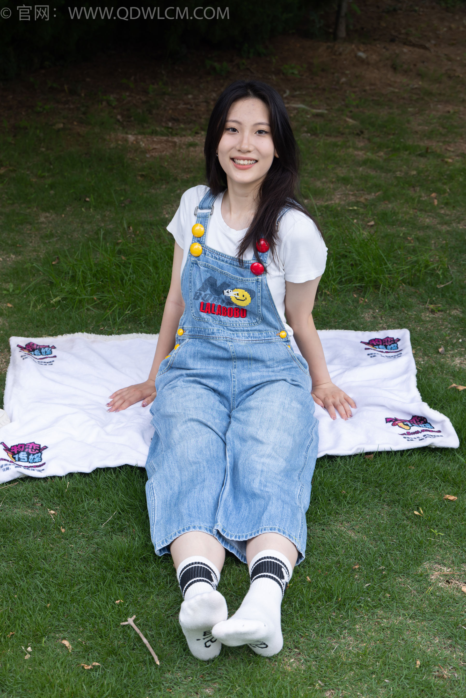 物恋传媒 No.2407 奶糖 - 帆布鞋、自然穿脏白棉袜、裸足/(160P)