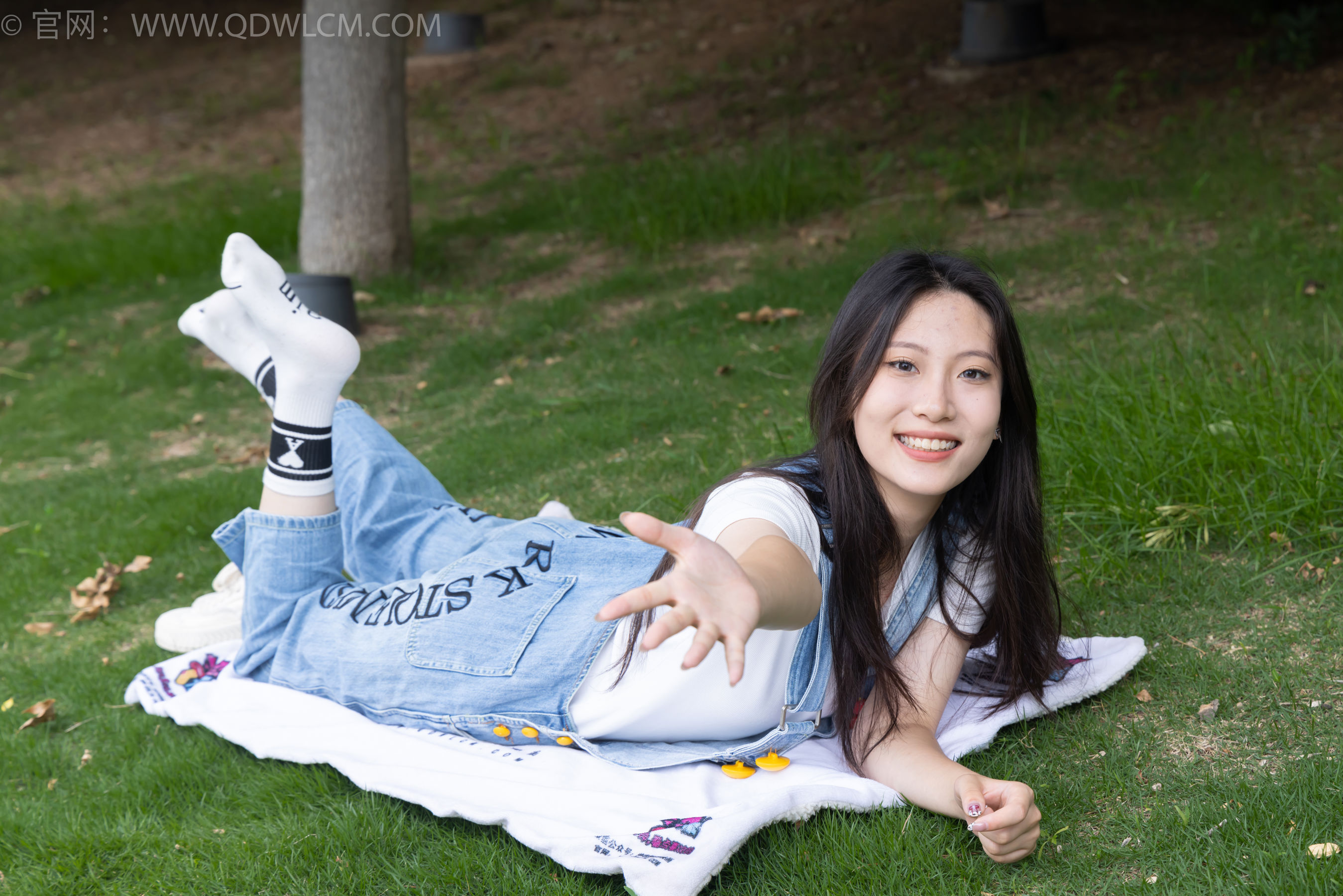 物恋传媒 No.2407 奶糖 - 帆布鞋、自然穿脏白棉袜、裸足/(160P)