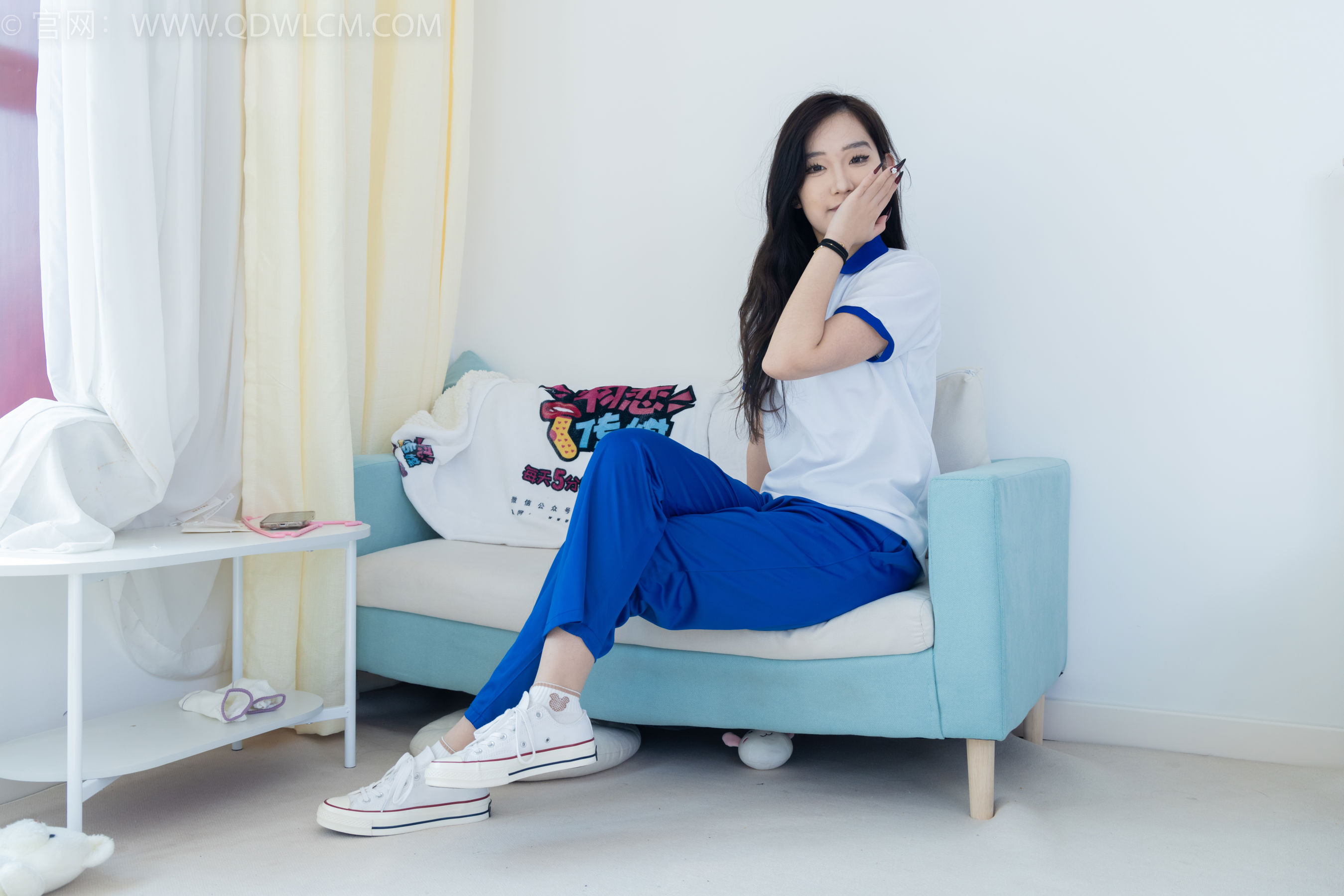 物恋传媒 No.2406 橙橙 - 帆布鞋、白棉袜、薄肉丝、校服裤里丝/(170P)