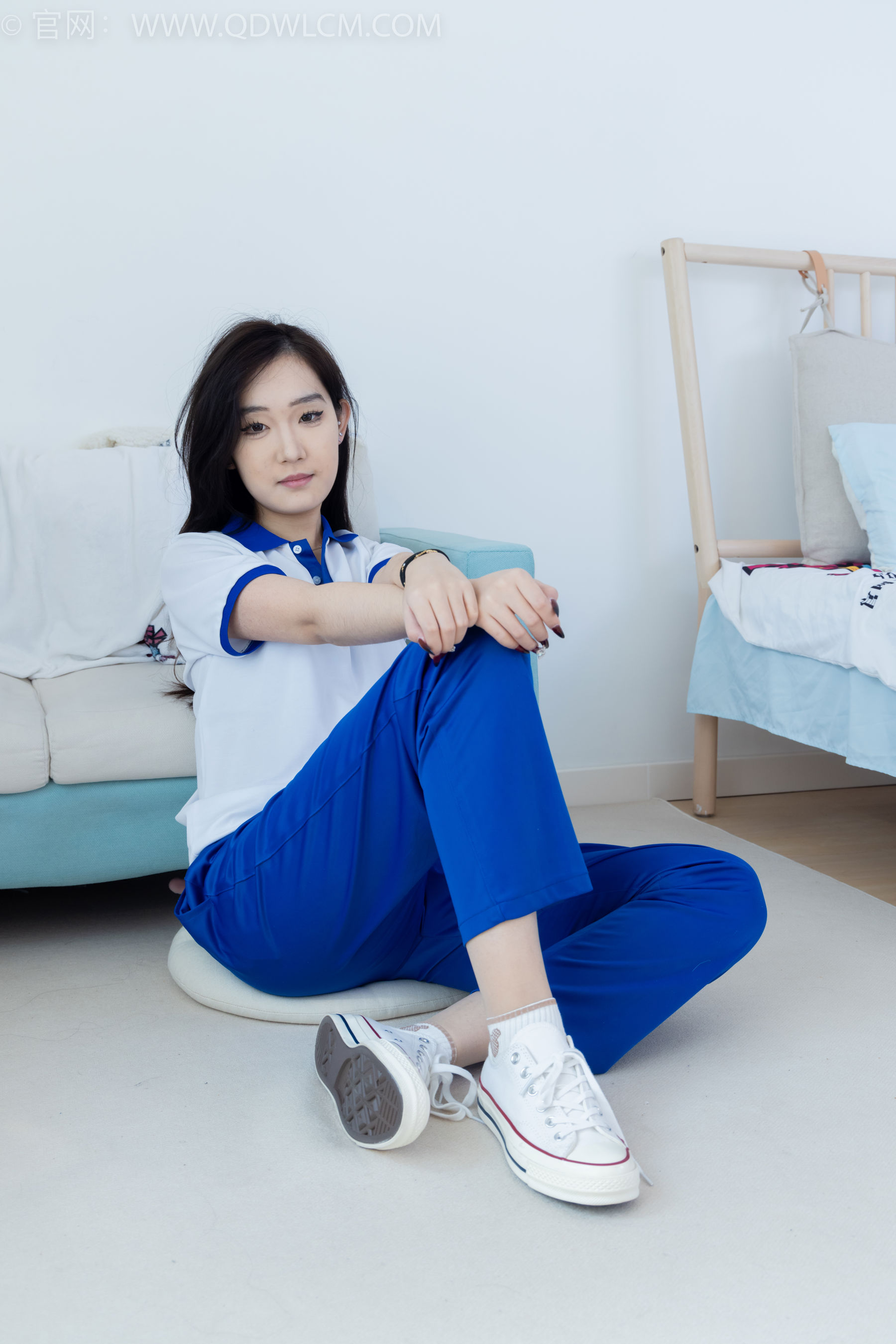 物恋传媒 No.2406 橙橙 - 帆布鞋、白棉袜、薄肉丝、校服裤里丝/(170P)