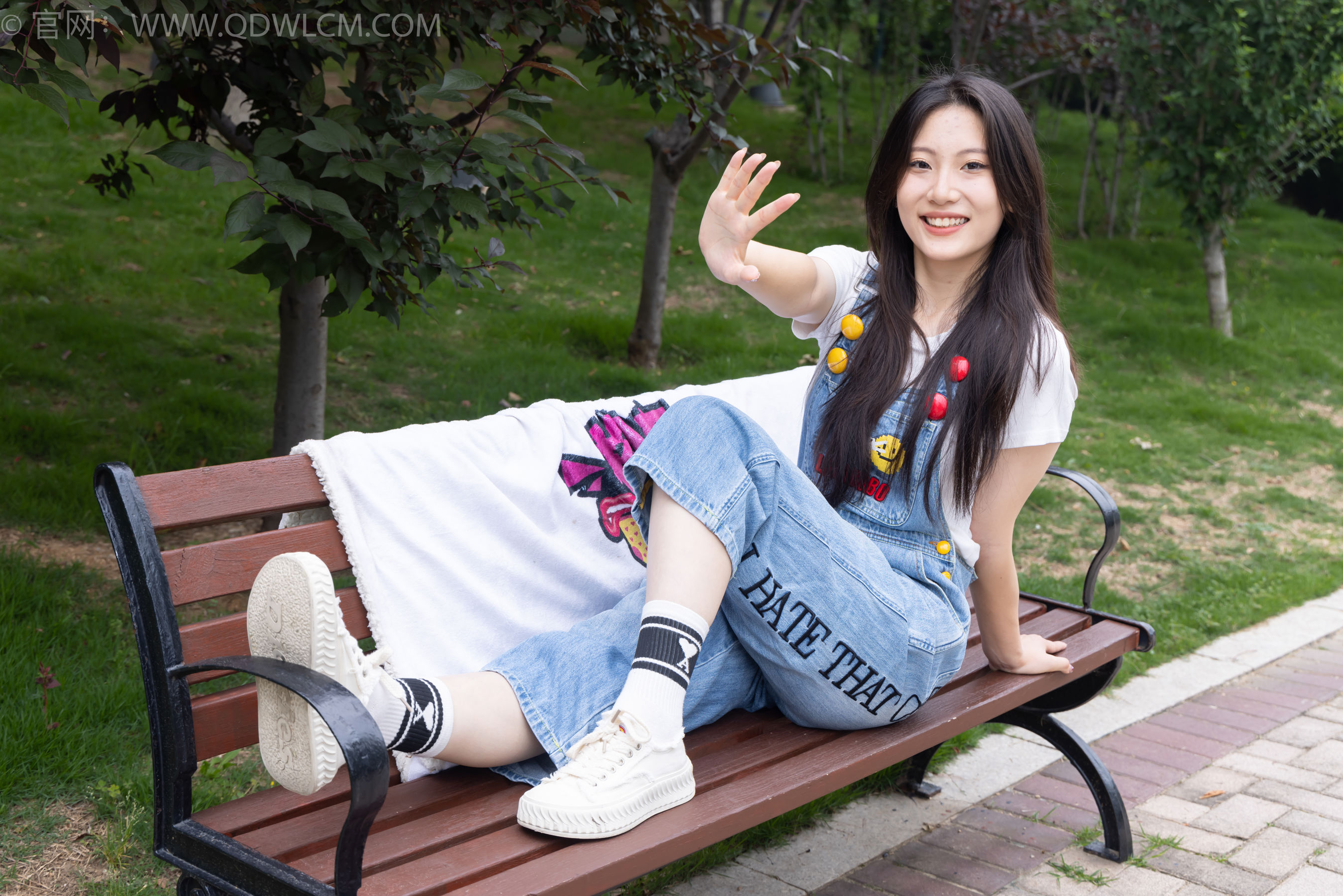 物恋传媒 No.2407 奶糖 - 帆布鞋、自然穿脏白棉袜、裸足/(160P)