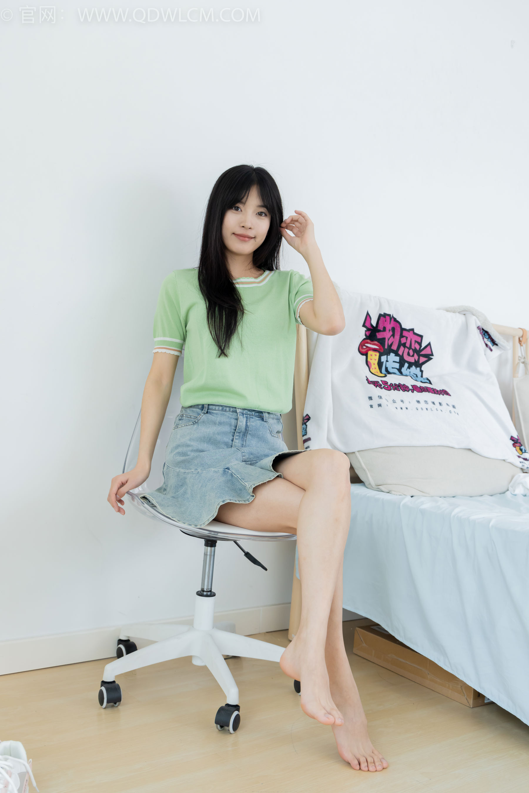 物恋传媒 No.2402 茯苓 - 板鞋、白棉袜、裸足/(190P)