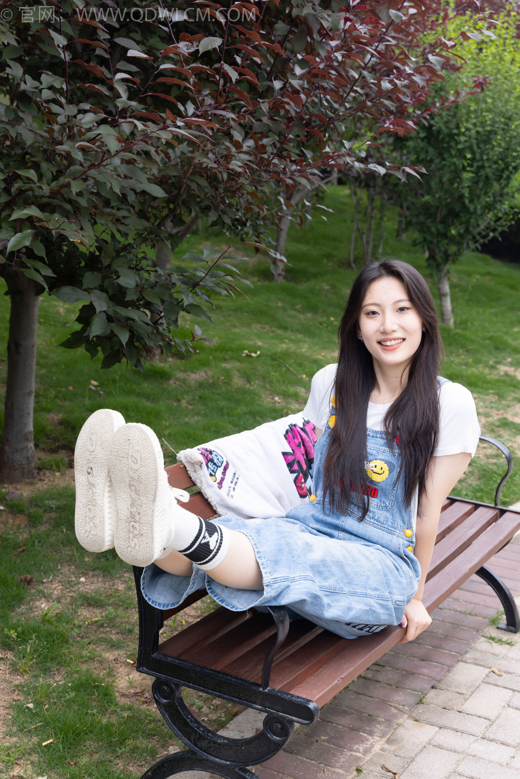 物恋传媒 No.2407 奶糖 - 帆布鞋、自然穿脏白棉袜、裸足/(160P)