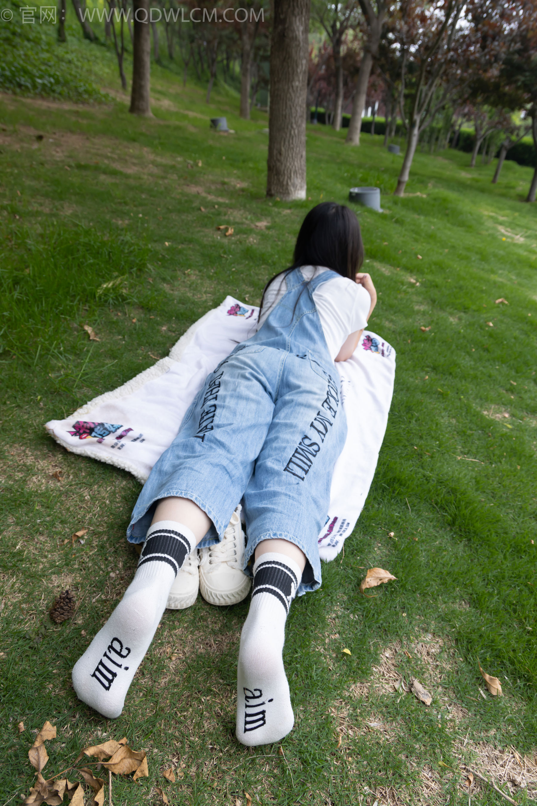 物恋传媒 No.2407 奶糖 - 帆布鞋、自然穿脏白棉袜、裸足/(160P)