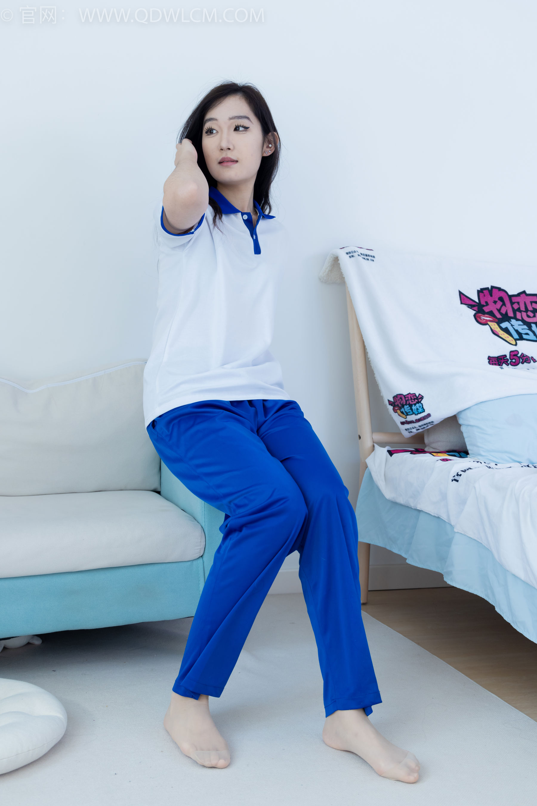 物恋传媒 No.2406 橙橙 - 帆布鞋、白棉袜、薄肉丝、校服裤里丝/(170P)