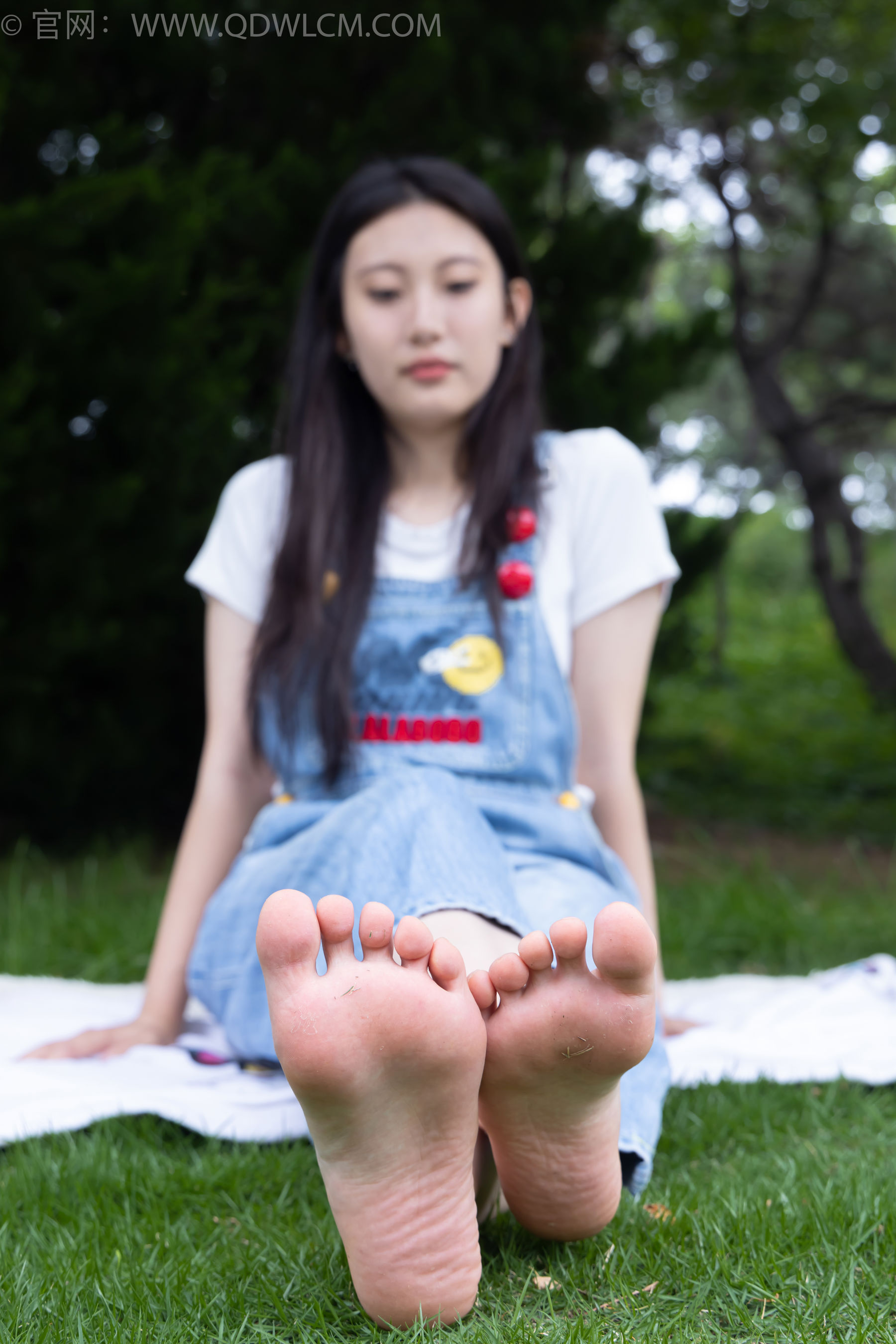 物恋传媒 No.2407 奶糖 - 帆布鞋、自然穿脏白棉袜、裸足/(160P)