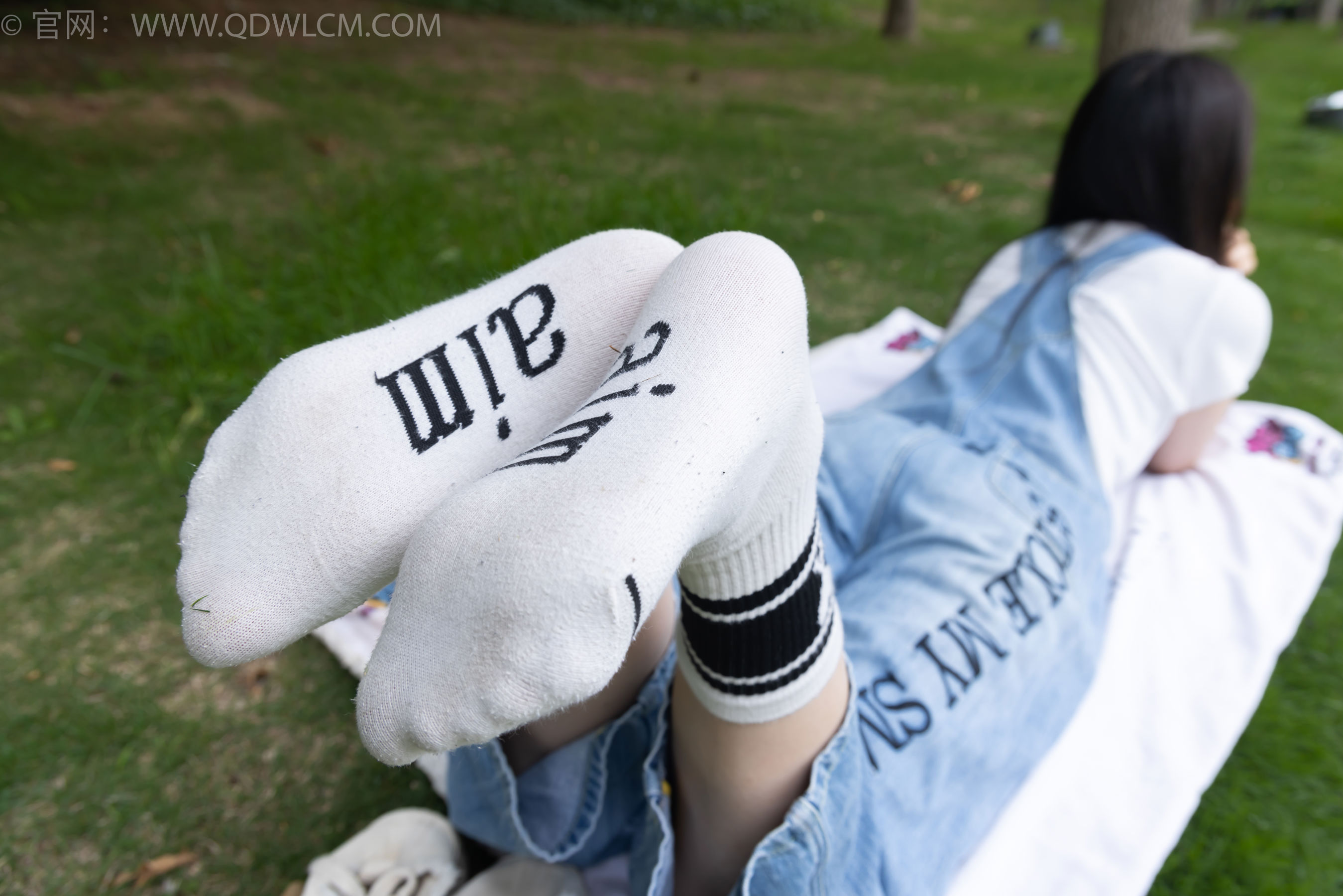 物恋传媒 No.2407 奶糖 - 帆布鞋、自然穿脏白棉袜、裸足/(160P)