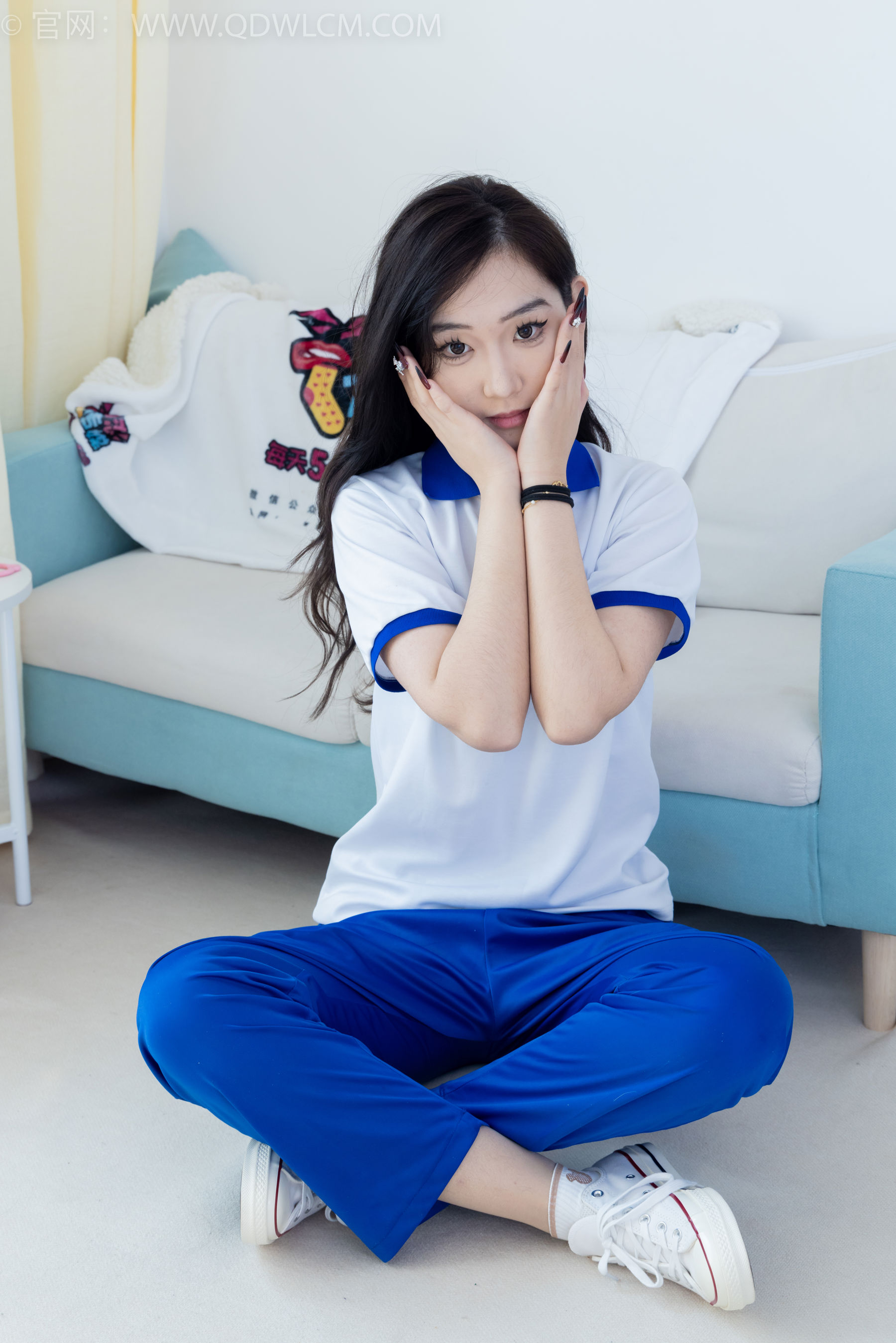 物恋传媒 No.2406 橙橙 - 帆布鞋、白棉袜、薄肉丝、校服裤里丝/(170P)