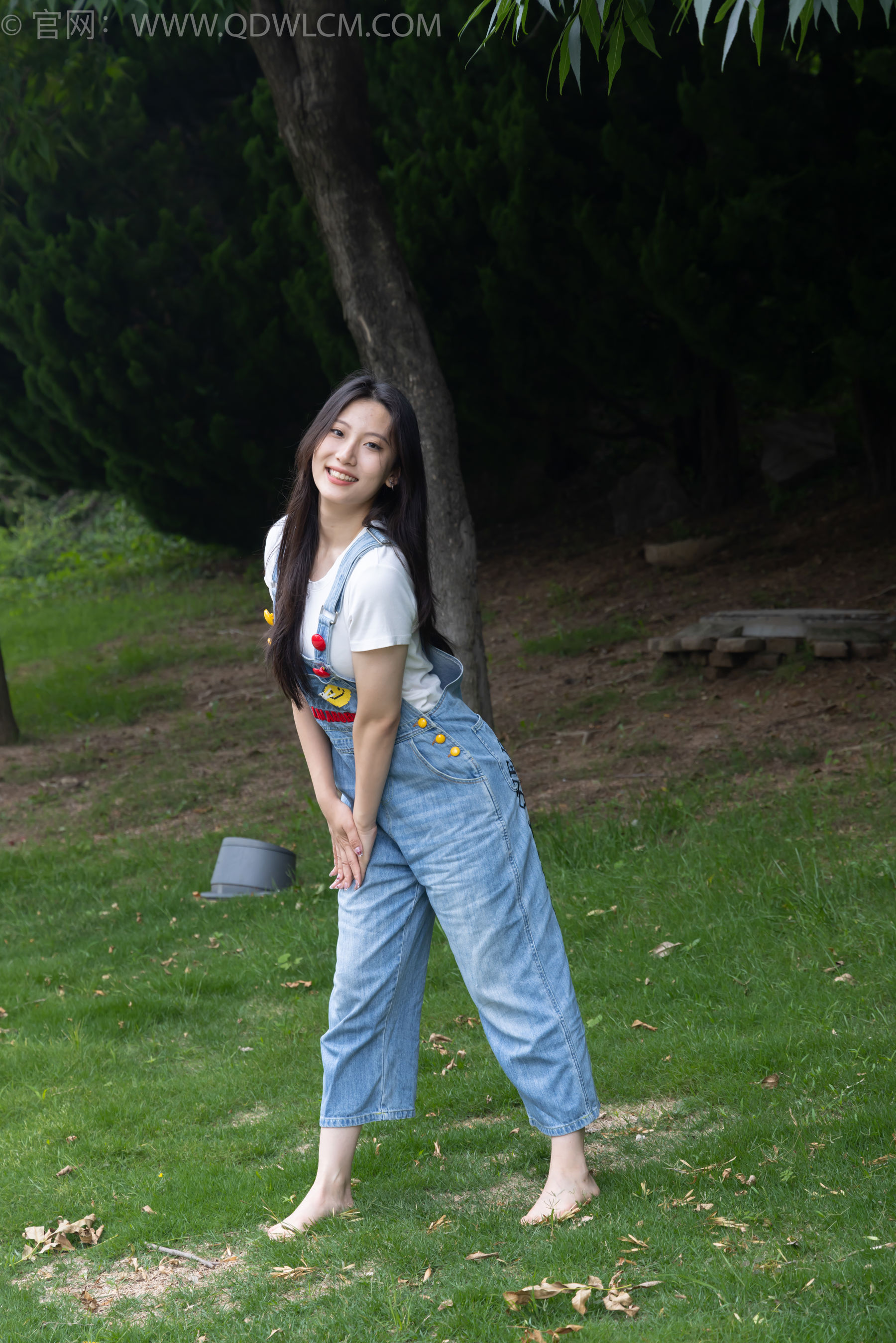 物恋传媒 No.2407 奶糖 - 帆布鞋、自然穿脏白棉袜、裸足/(160P)