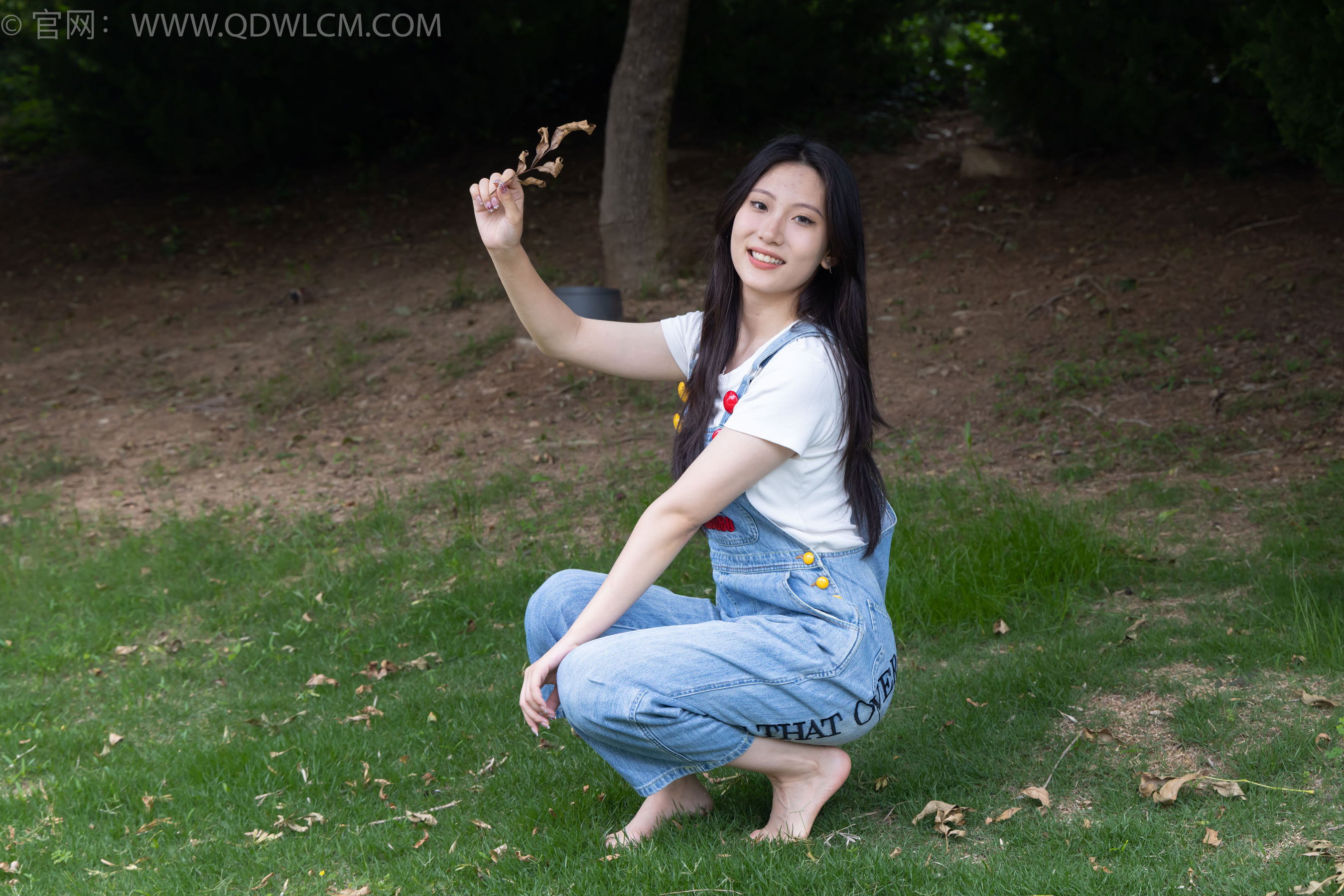 物恋传媒 No.2407 奶糖 - 帆布鞋、自然穿脏白棉袜、裸足/(160P)