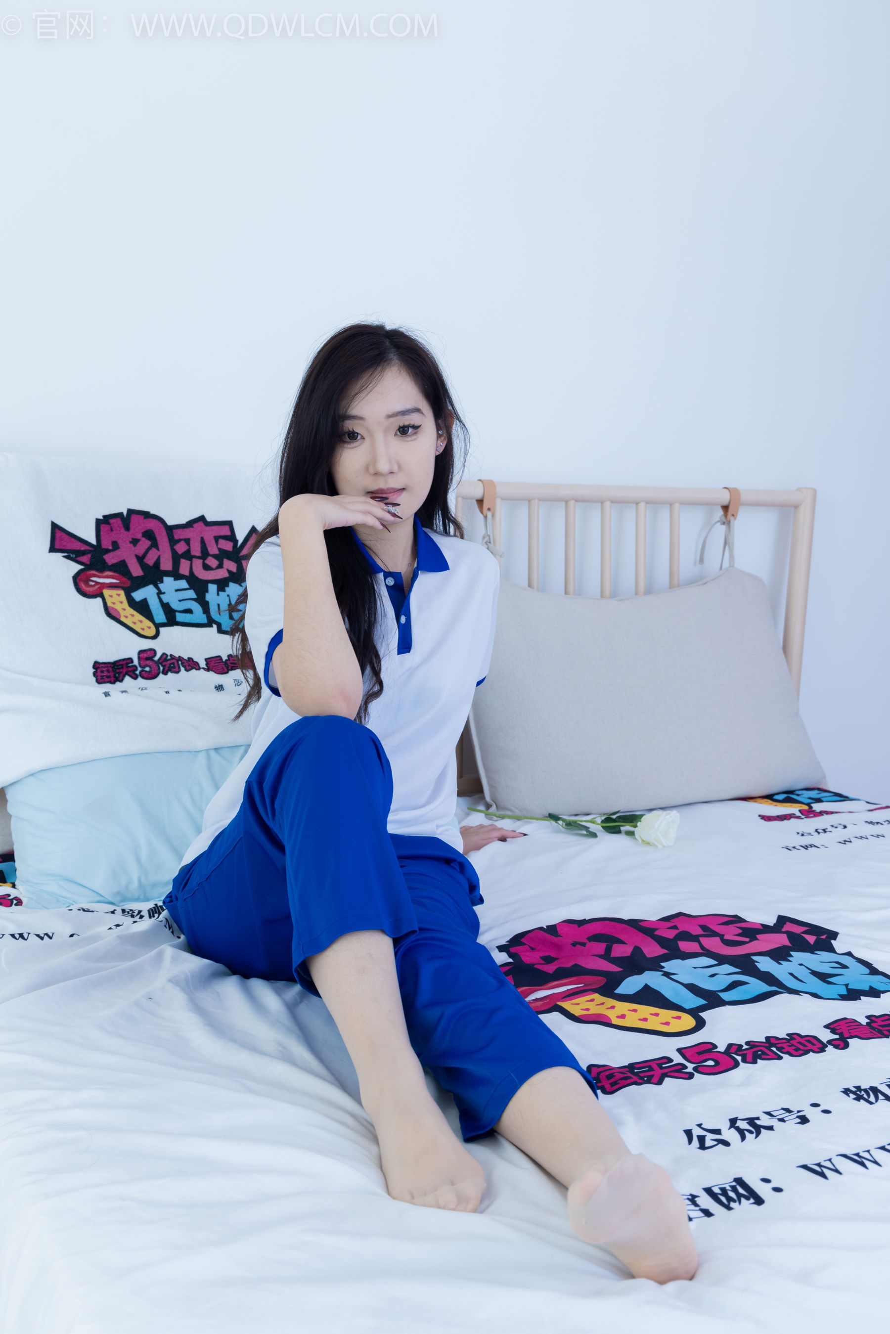 物恋传媒 No.2406 橙橙 - 帆布鞋、白棉袜、薄肉丝、校服裤里丝/(170P)