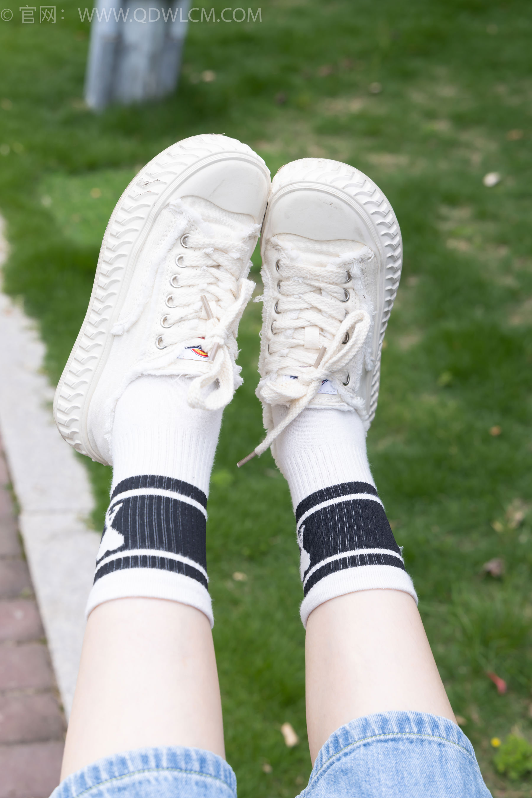 物恋传媒 No.2407 奶糖 - 帆布鞋、自然穿脏白棉袜、裸足/(160P)