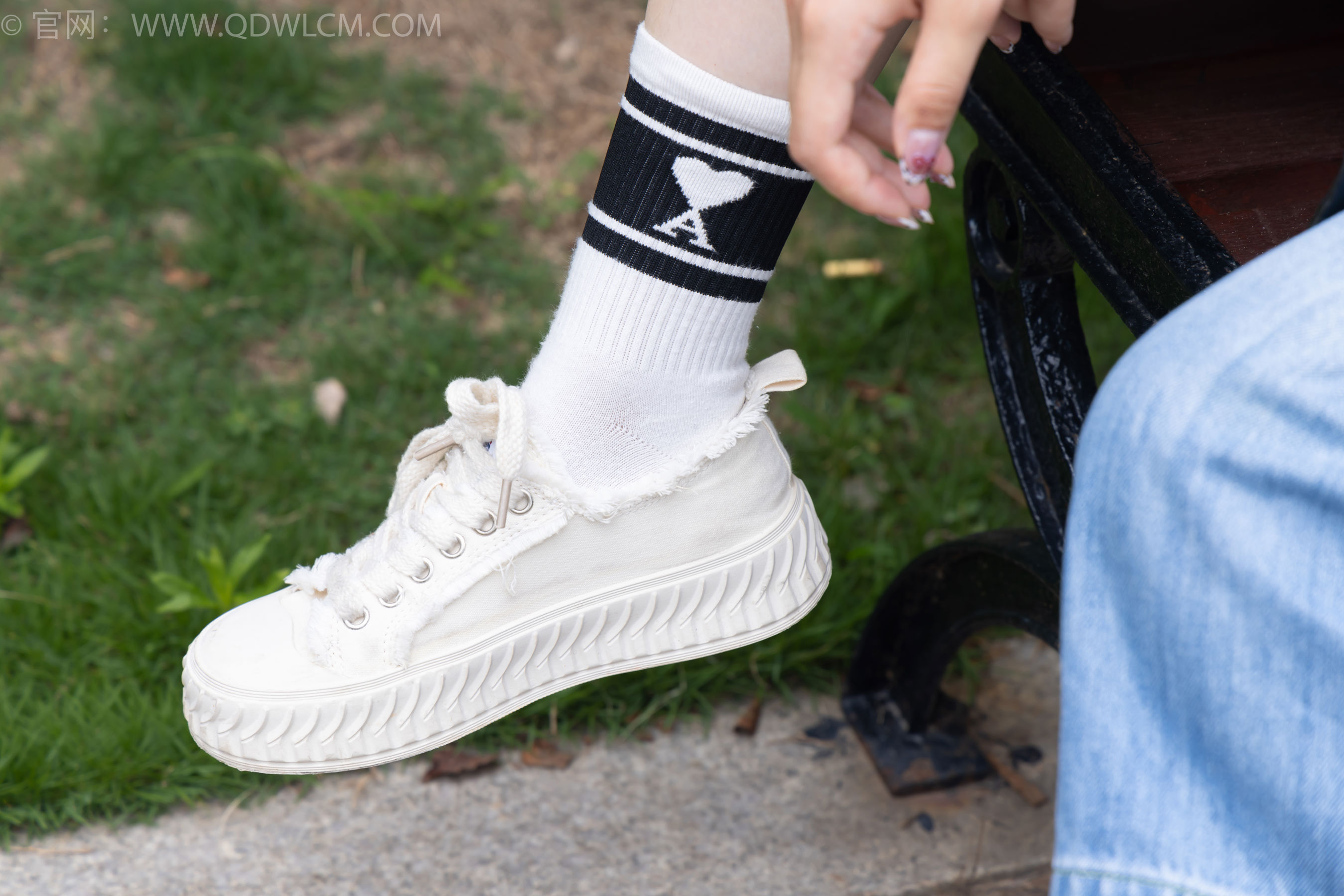 物恋传媒 No.2407 奶糖 - 帆布鞋、自然穿脏白棉袜、裸足/(160P)