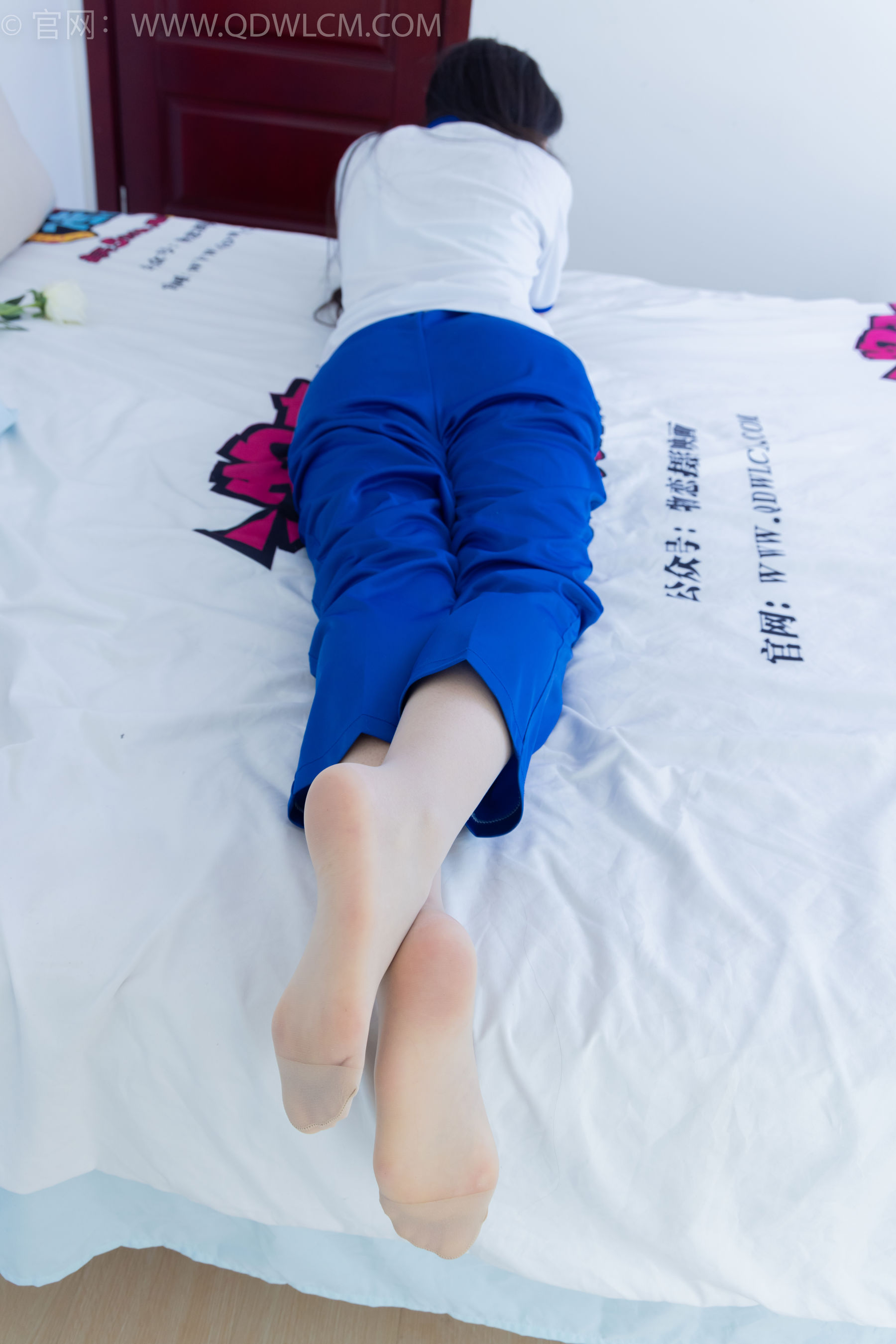 物恋传媒 No.2406 橙橙 - 帆布鞋、白棉袜、薄肉丝、校服裤里丝/(170P)