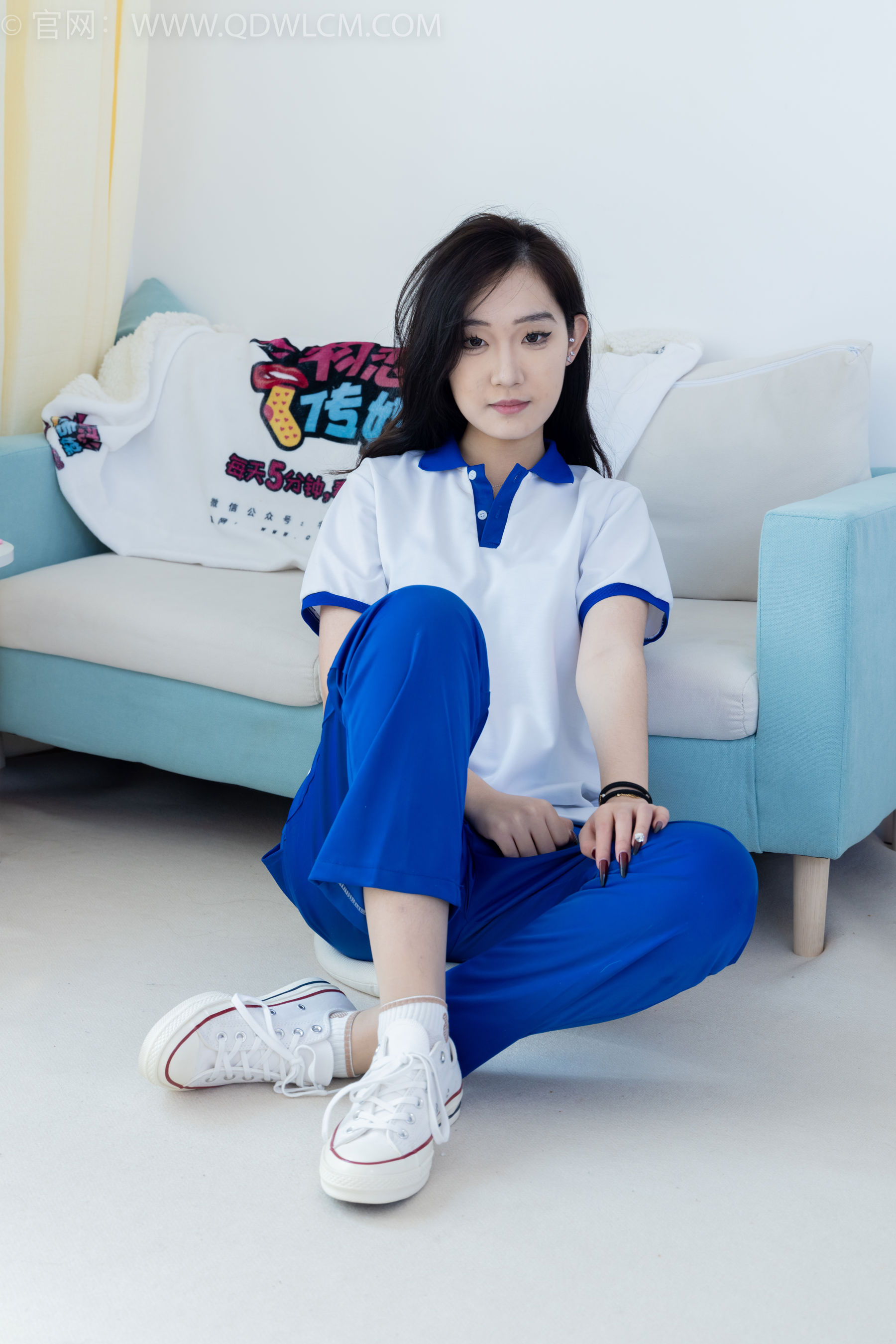 物恋传媒 No.2406 橙橙 - 帆布鞋、白棉袜、薄肉丝、校服裤里丝/(170P)