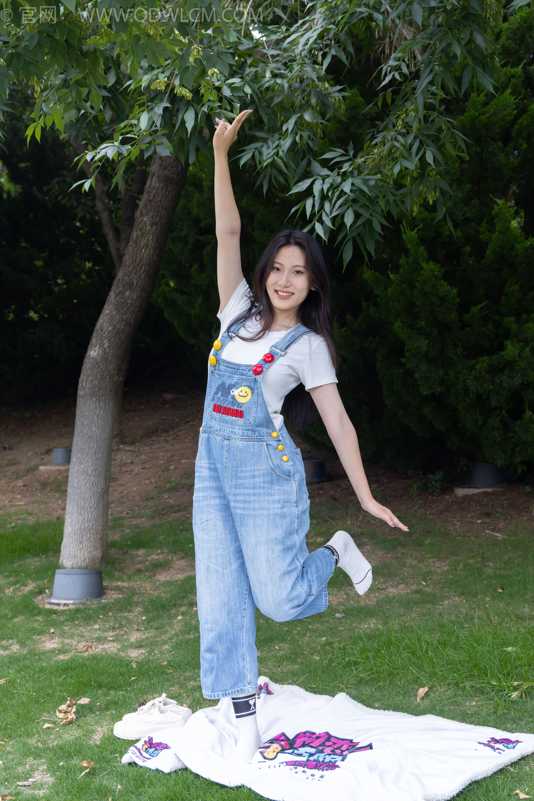 物恋传媒 No.2407 奶糖 - 帆布鞋、自然穿脏白棉袜、裸足/(160P)