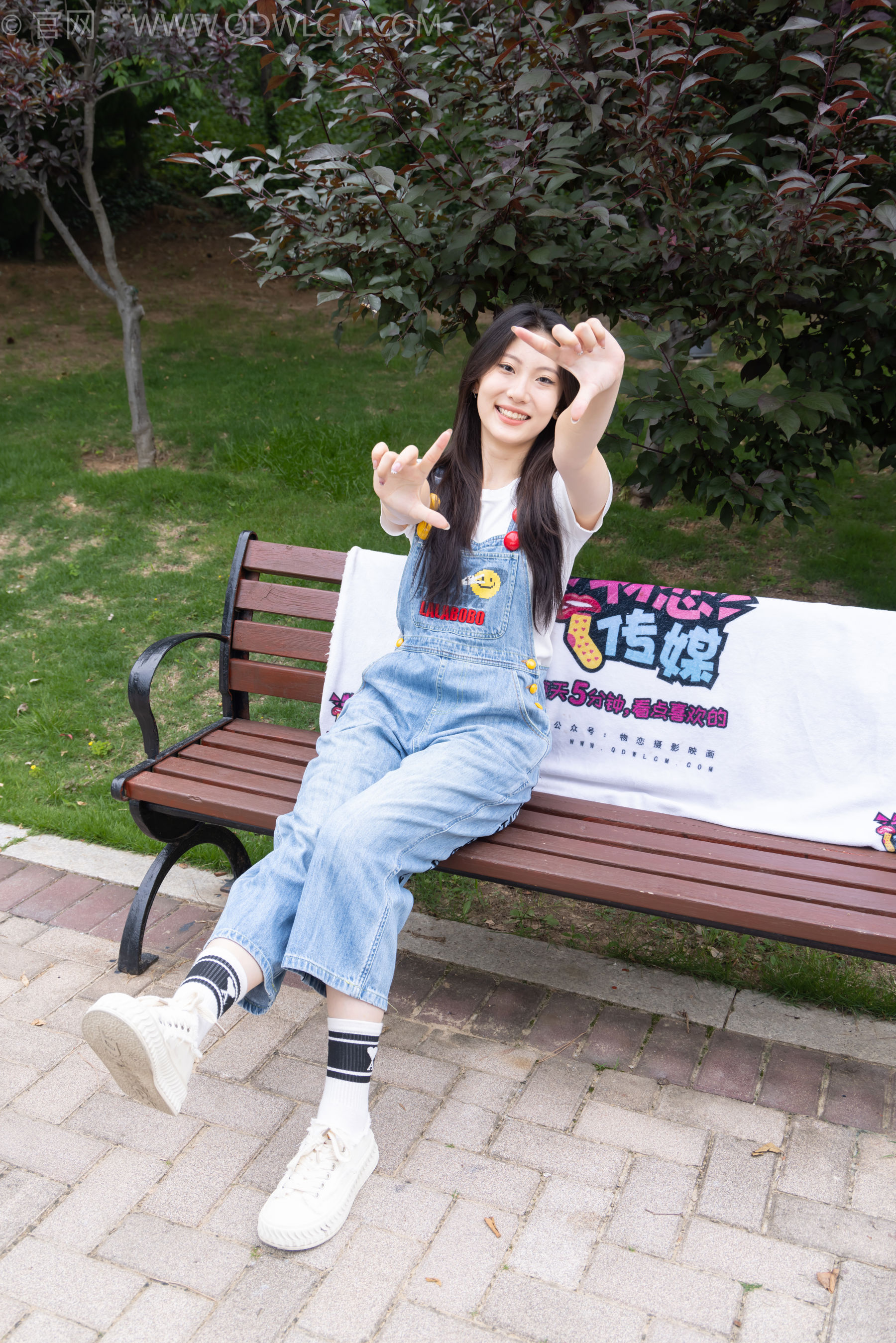 物恋传媒 No.2407 奶糖 - 帆布鞋、自然穿脏白棉袜、裸足/(160P)