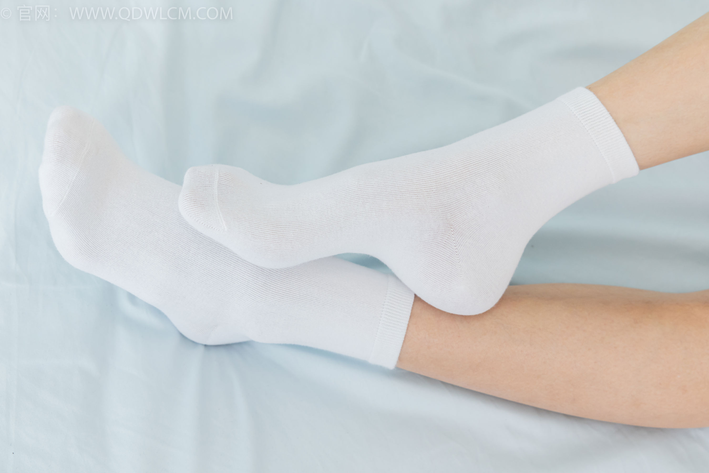 物恋传媒 No.2402 茯苓 - 板鞋、白棉袜、裸足/(190P)