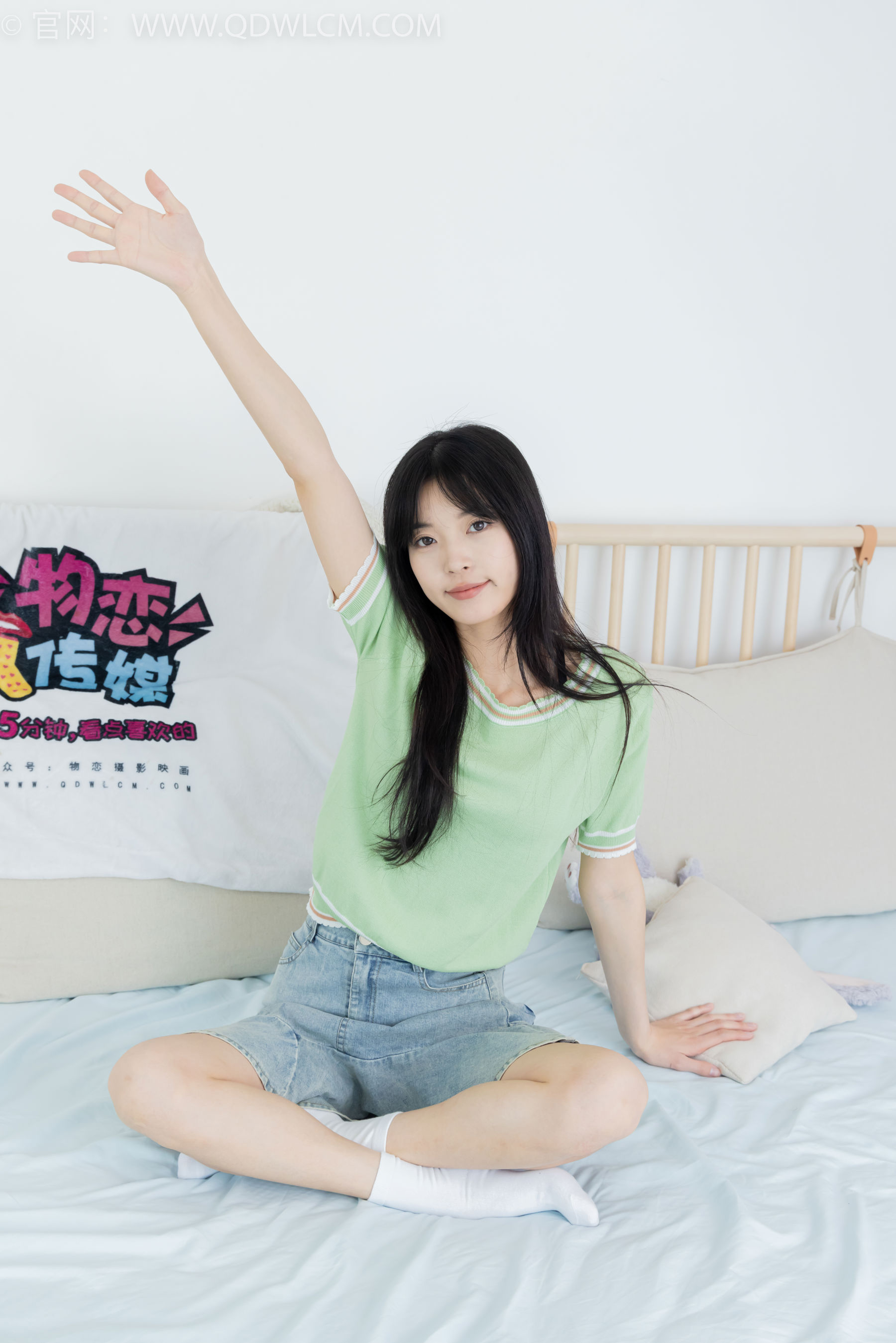 物恋传媒 No.2402 茯苓 - 板鞋、白棉袜、裸足/(190P)