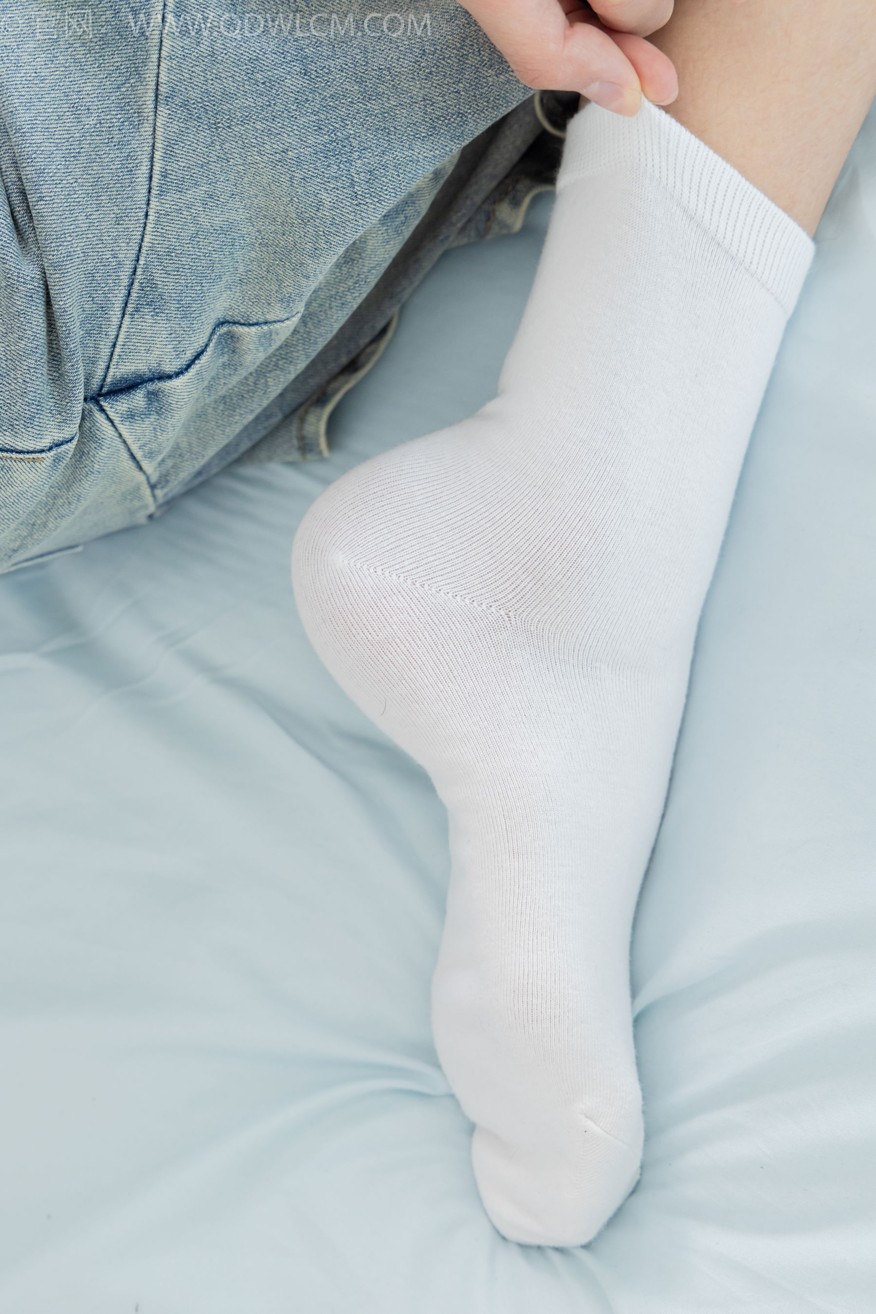 物恋传媒 No.2402 茯苓 - 板鞋、白棉袜、裸足/(190P)