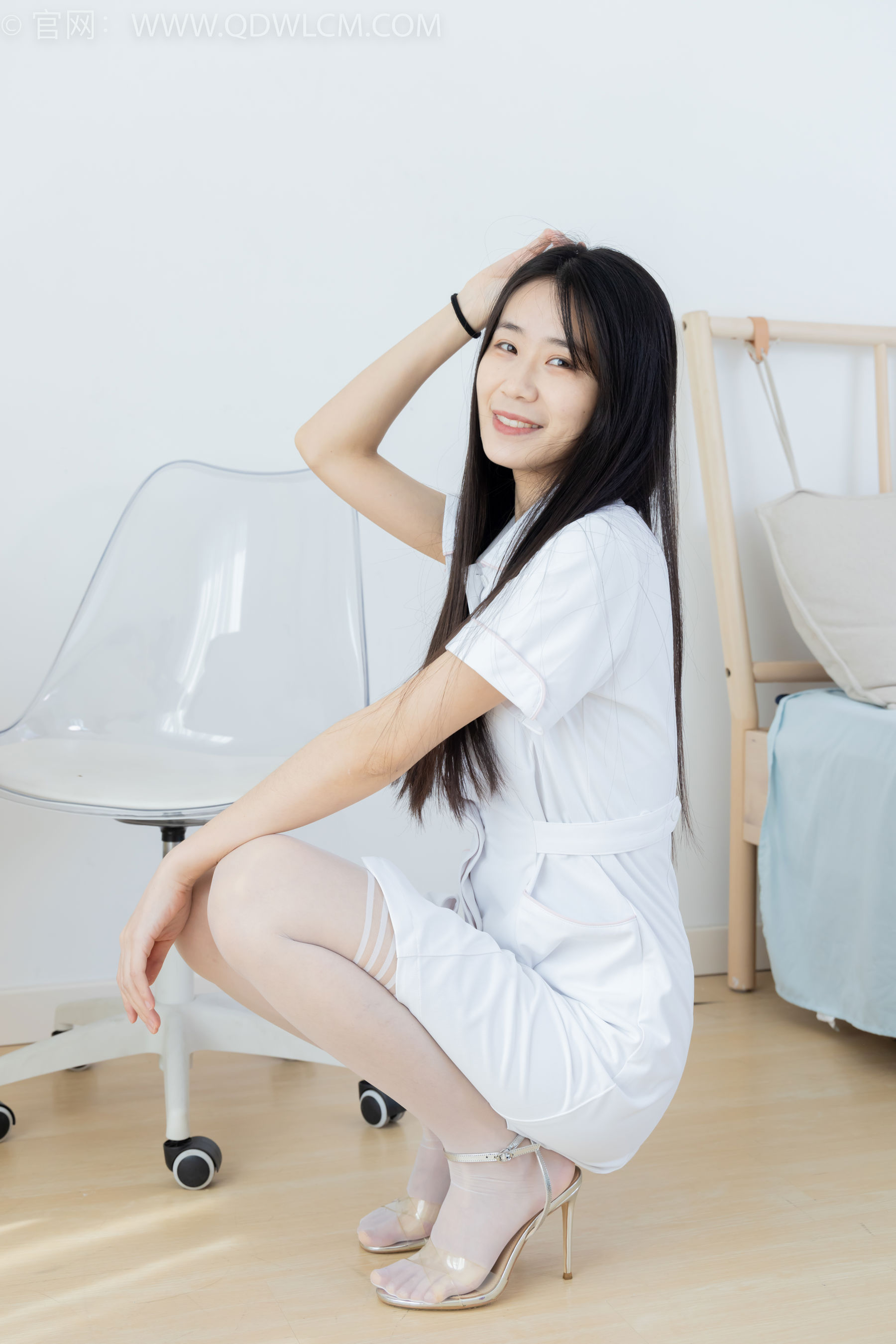 物恋传媒 No.2401 菜菜 - 三双高跟鞋、大腿袜、护士服/(165P)