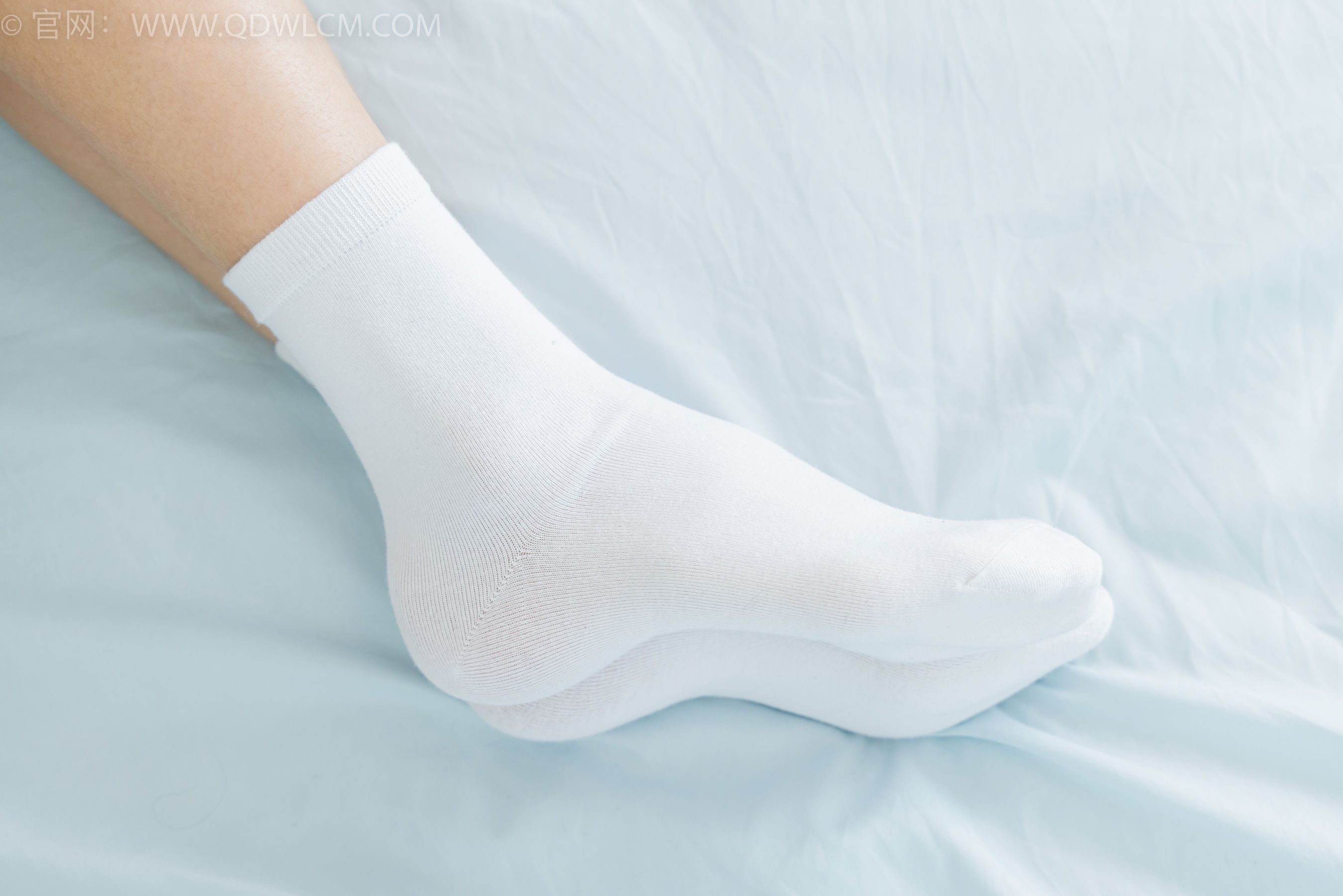 物恋传媒 No.2402 茯苓 - 板鞋、白棉袜、裸足/(190P)