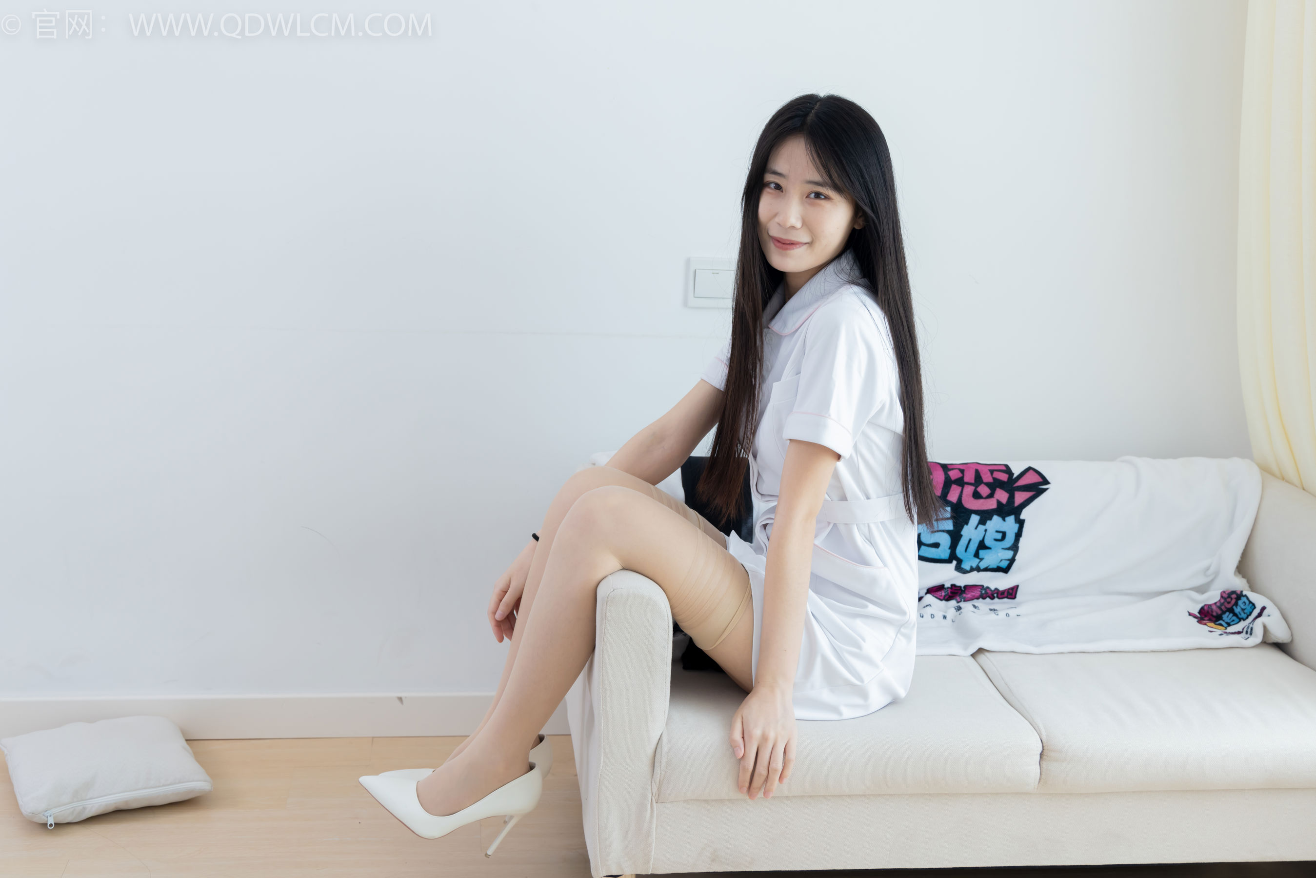 物恋传媒 No.2401 菜菜 - 三双高跟鞋、大腿袜、护士服/(165P)