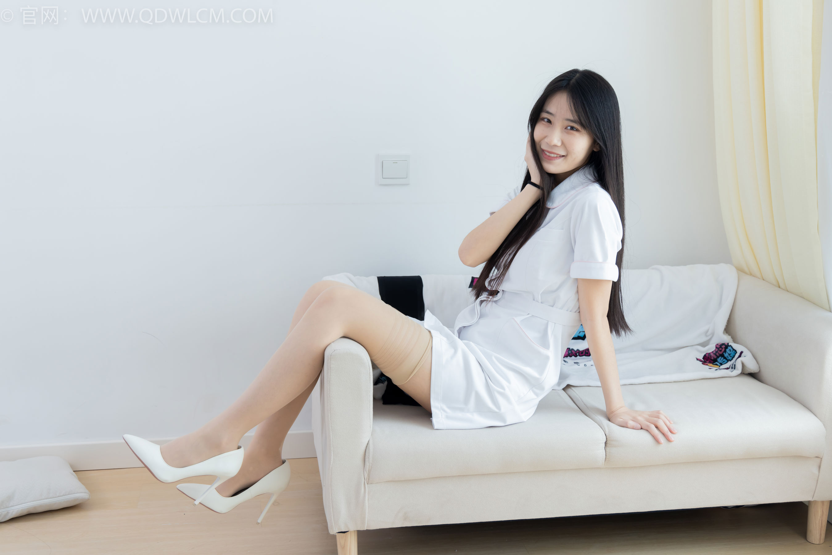 物恋传媒 No.2401 菜菜 - 三双高跟鞋、大腿袜、护士服/(165P)