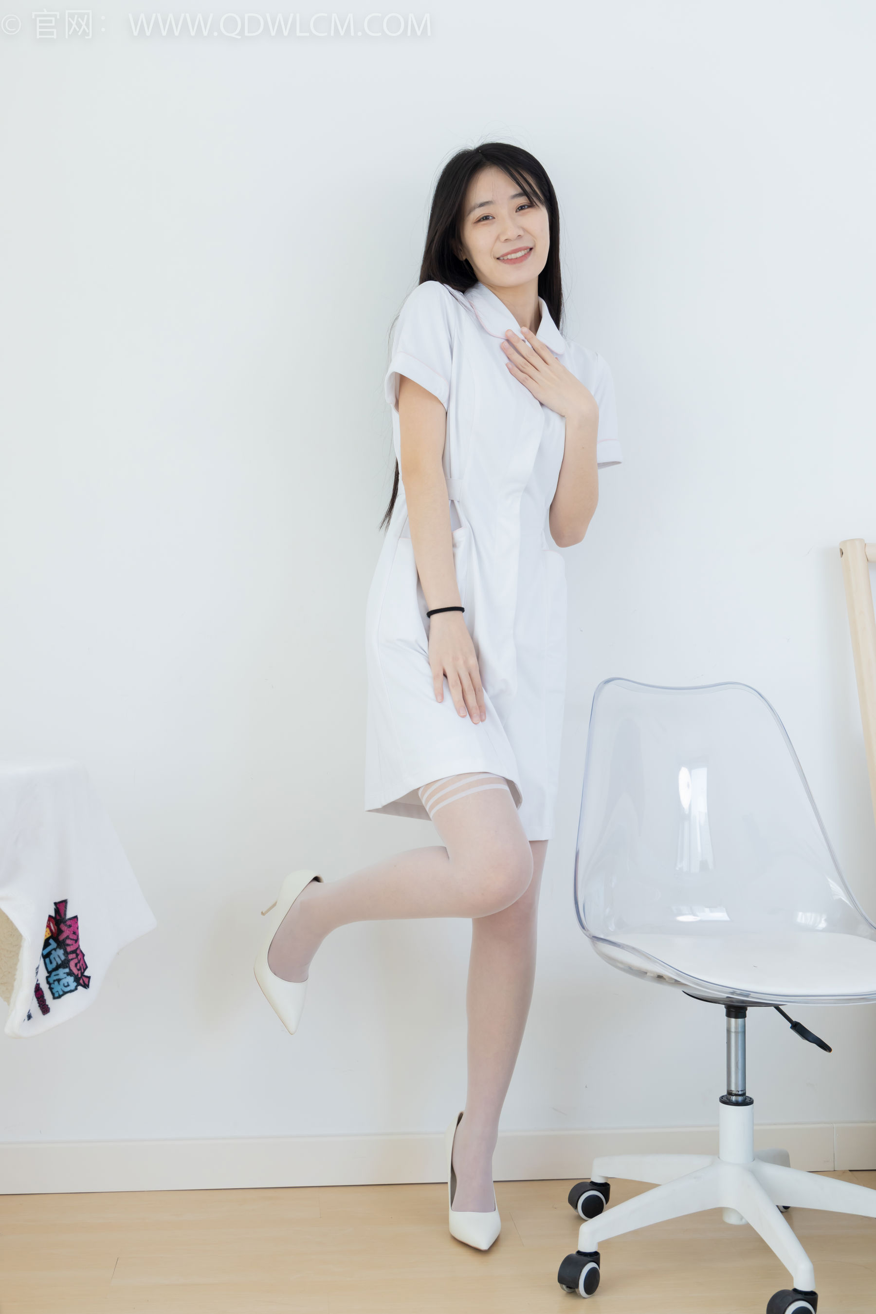 物恋传媒 No.2401 菜菜 - 三双高跟鞋、大腿袜、护士服/(165P)